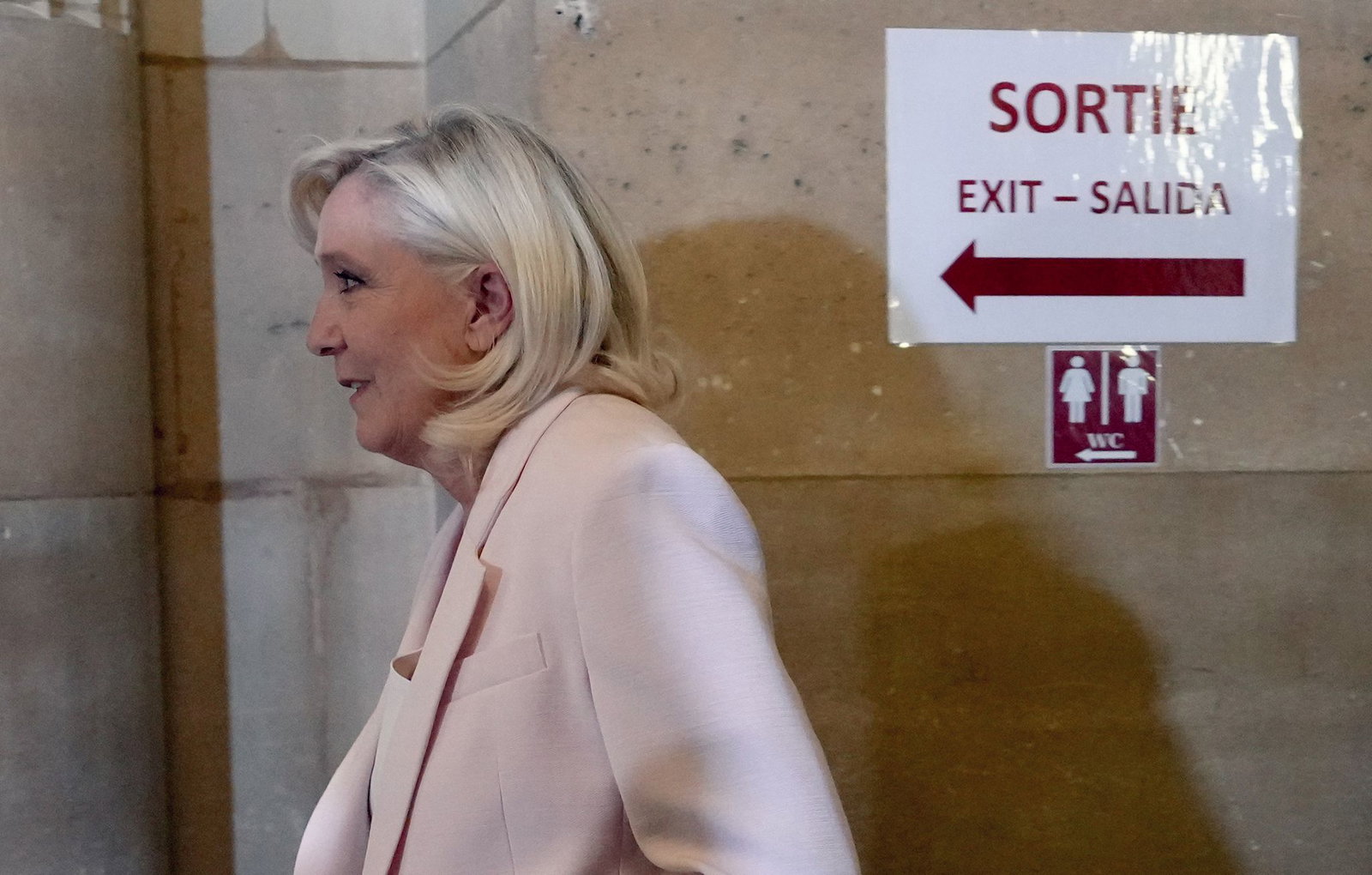 Für Le Pen ist das Urteil eine Niederlage, auch wenn es für sie schlimmer hätte kommen können.