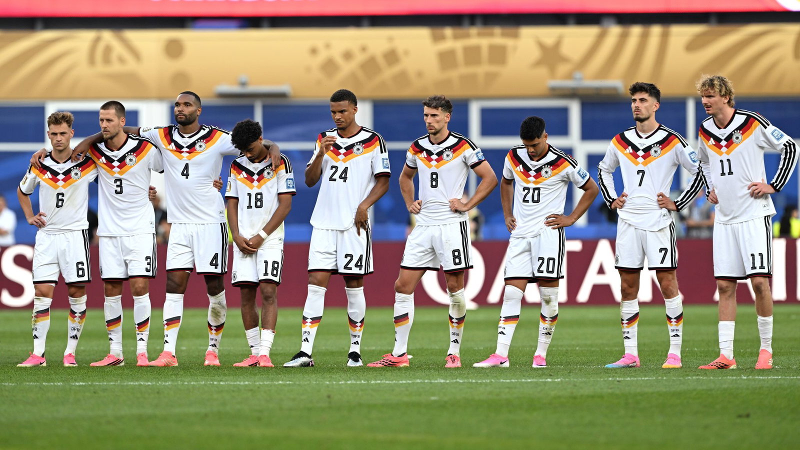 So sehen Verlierer aus: Deutschland scheitert an Paraguay.