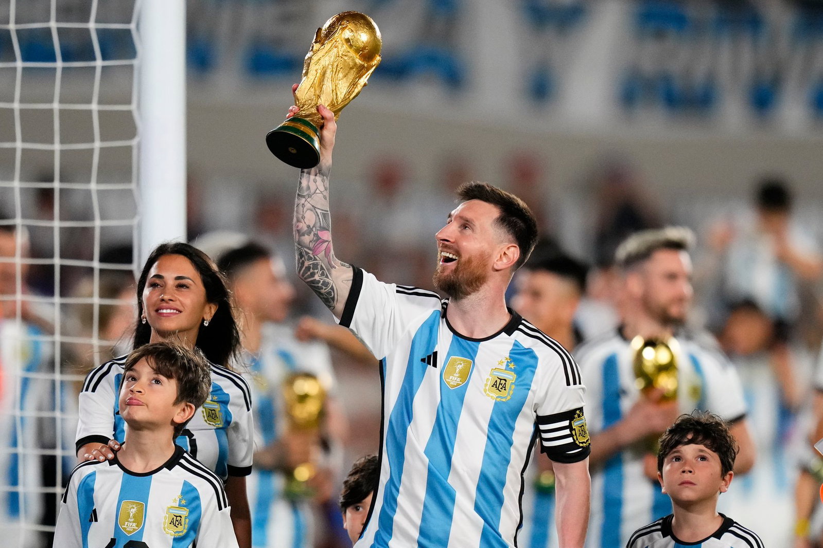 Auch den WM-Titel feierte er mit seiner Frau und den Kindern.