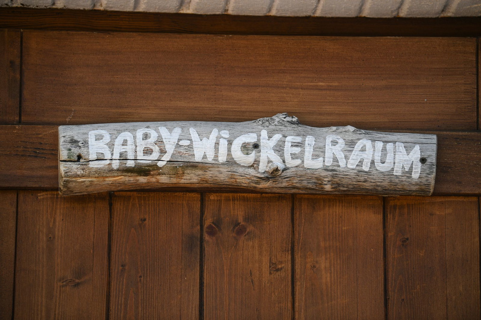 Von Leihmüttern ausgetragene Kinder entwickeln sich Studien zufolge gut. (Symbolbild)
