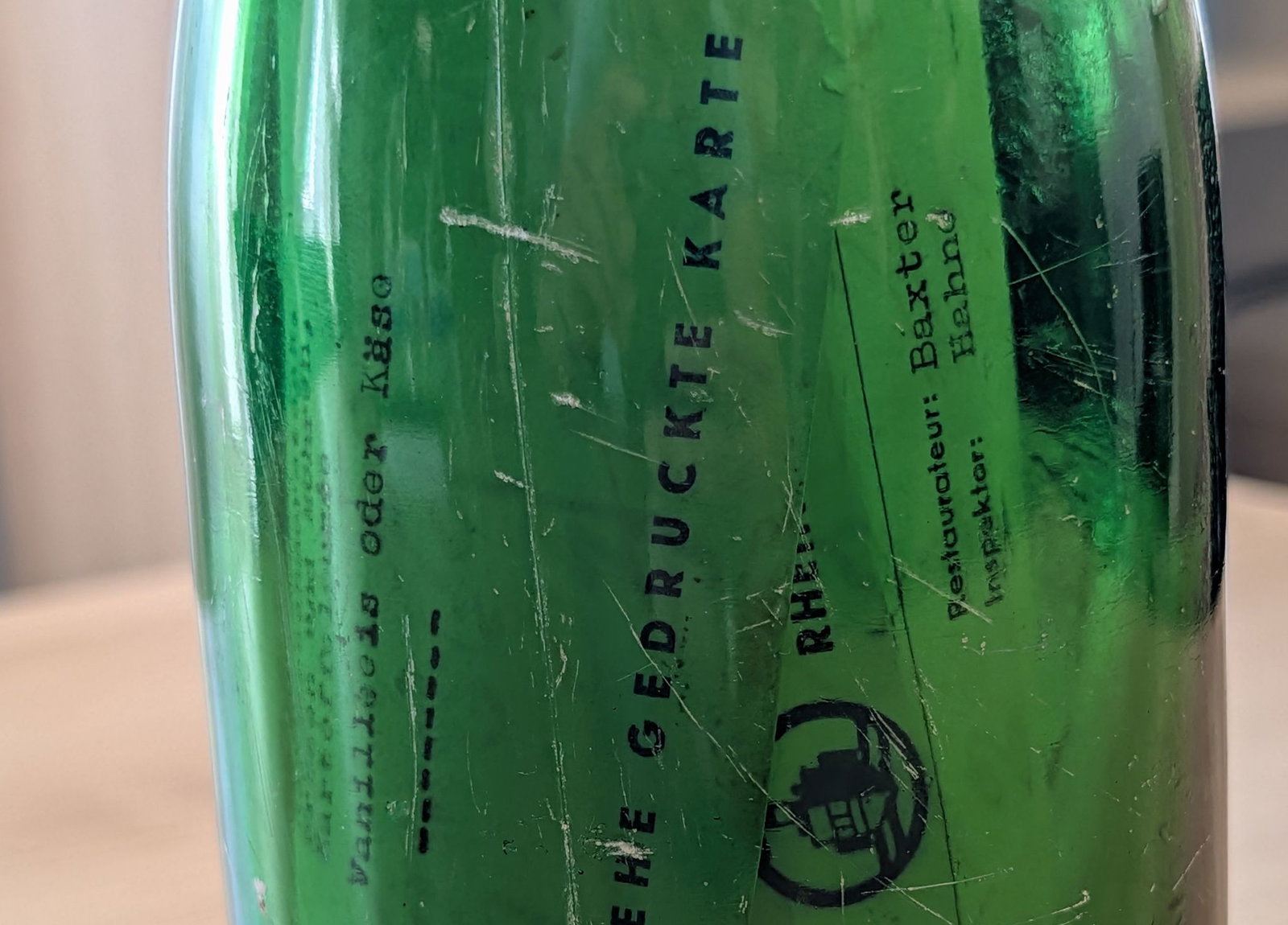 Erst Jahrzehnte später wurde die Flasche bei Bauarbeiten entdeckt.