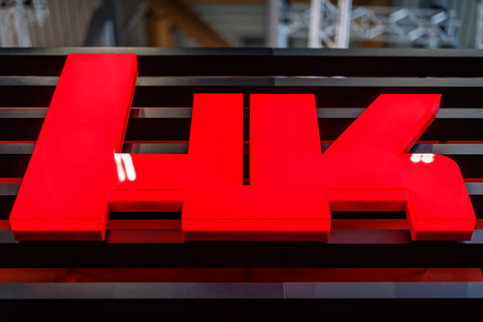 Logo des Oberndorfer Waffenherstellers bei der Sicherheitstechnik-Messe Enforce Tac in Nürnberg im Februar.