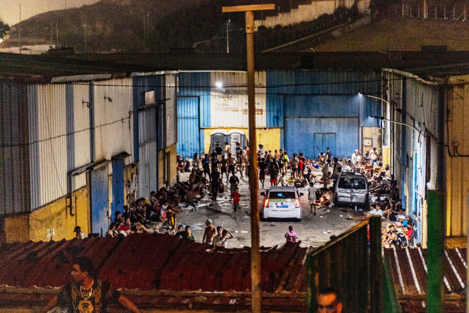 Junge Migranten übernachteten in Ceuta auf den Straßen.