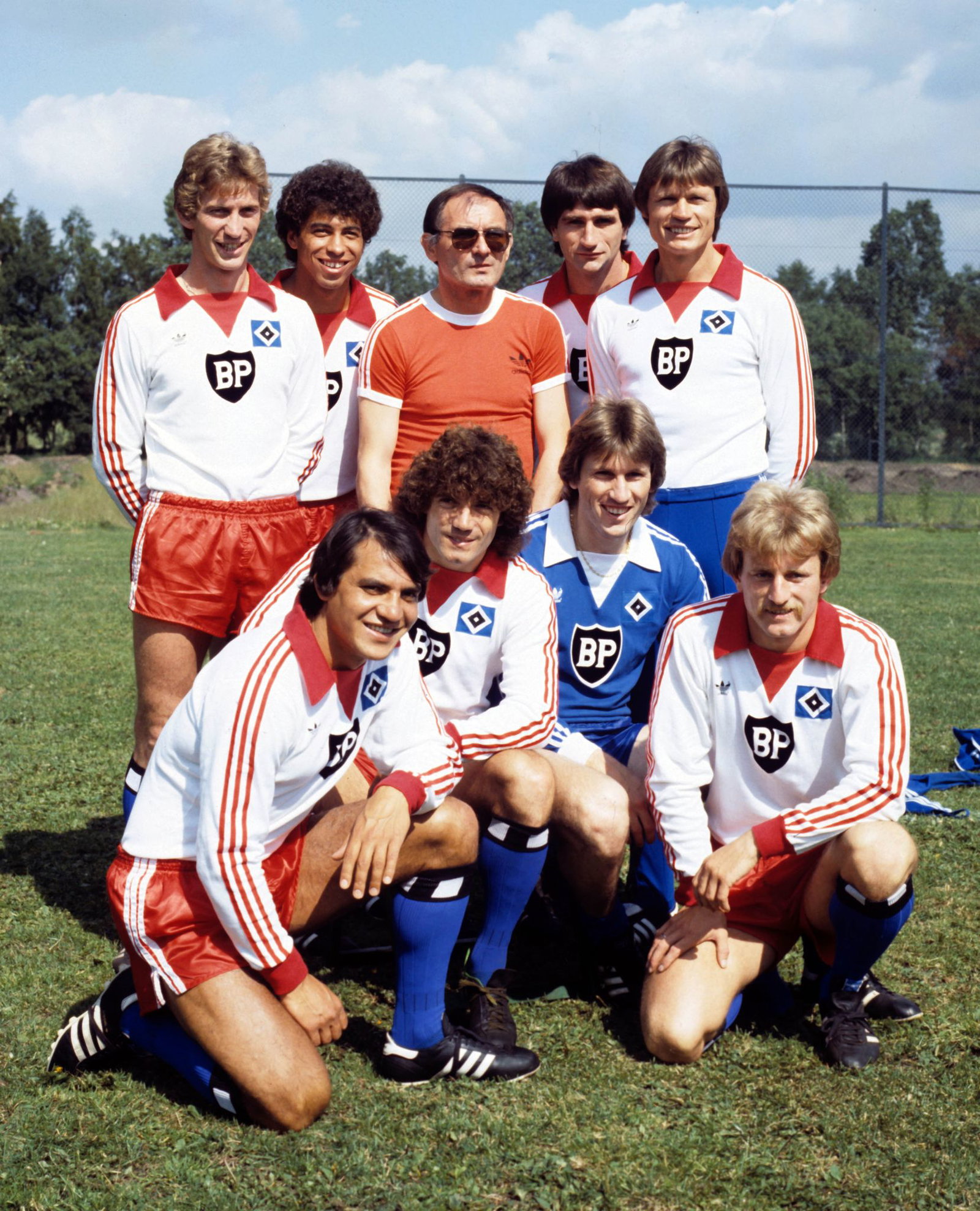 Kevin Keegan (M) mit früheren Teamkollegen beim Hamburger SV. (Archivbild)