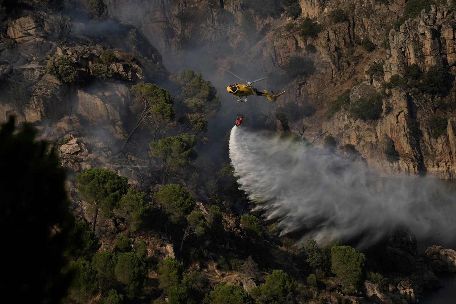 In Spanien sind die verheerenden Waldbrände in den Regionen Madrid, Ávila und Toledo inzwischen weitgehend eingedämmt.