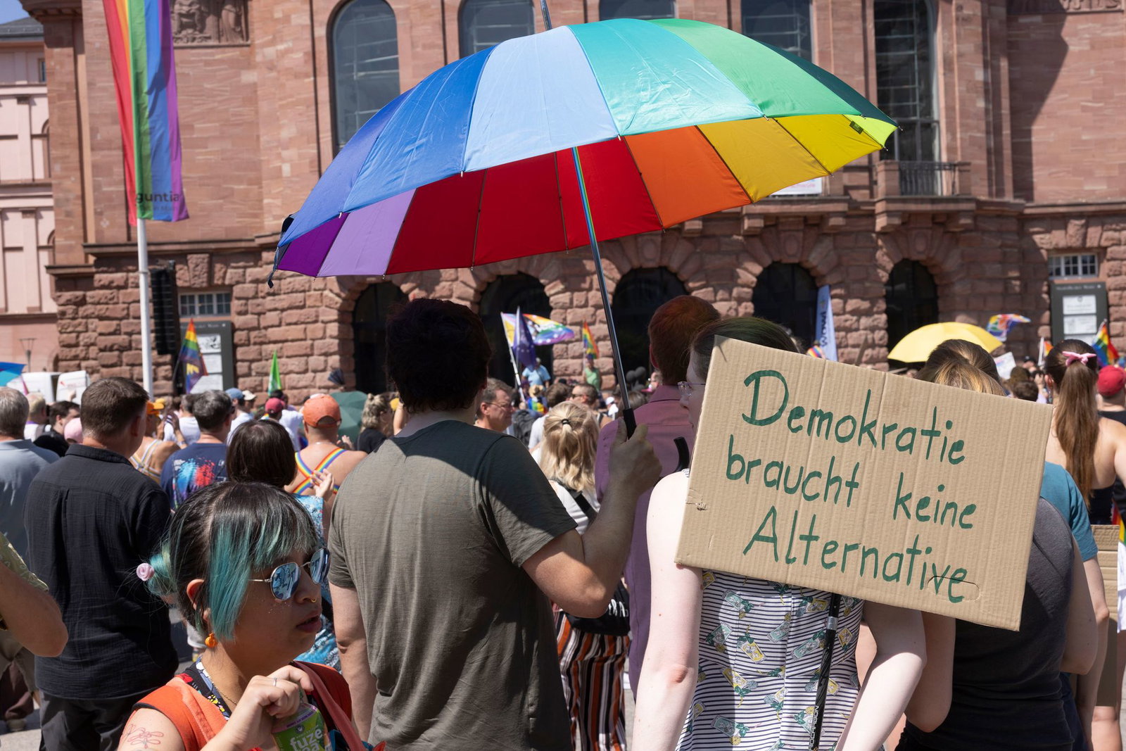 Man stehe aktiv für Demokratie ein, so der Veranstalter der CSD-Demonstration.