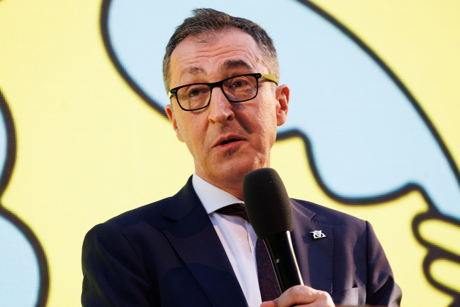 Cem Özdemir (Grüne) hat zum ersten Mal als Ministerpräsident das traditionelle Sommerfest der Landesregierung in Berlin eröffnet.