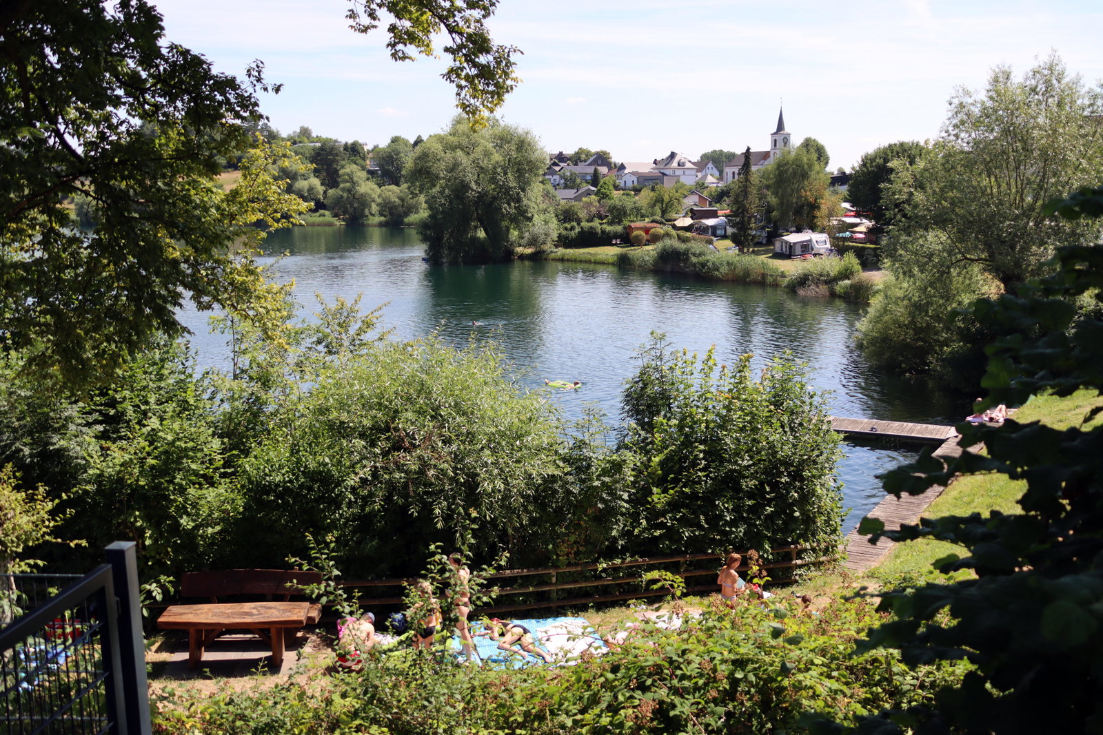 Schalkenmehren am gleichnamigen Maarsee