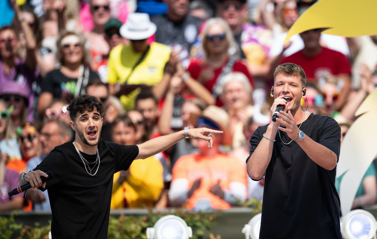 Julian Sommer (r) und Luca-Dante Spadafora und ihr Hit «Wenn ich nüchtern wär».