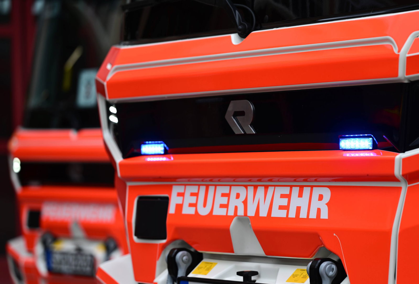 Die Feuerwehr holte den Mann aus der Baugrube. (Symbolbild)