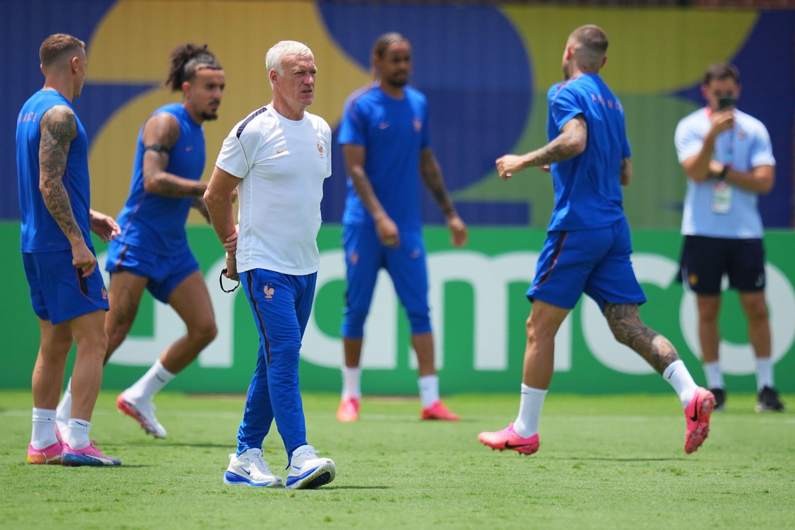 Didier Deschamps sieht Spanien als Favoriten für das Duell im Halbfinale.