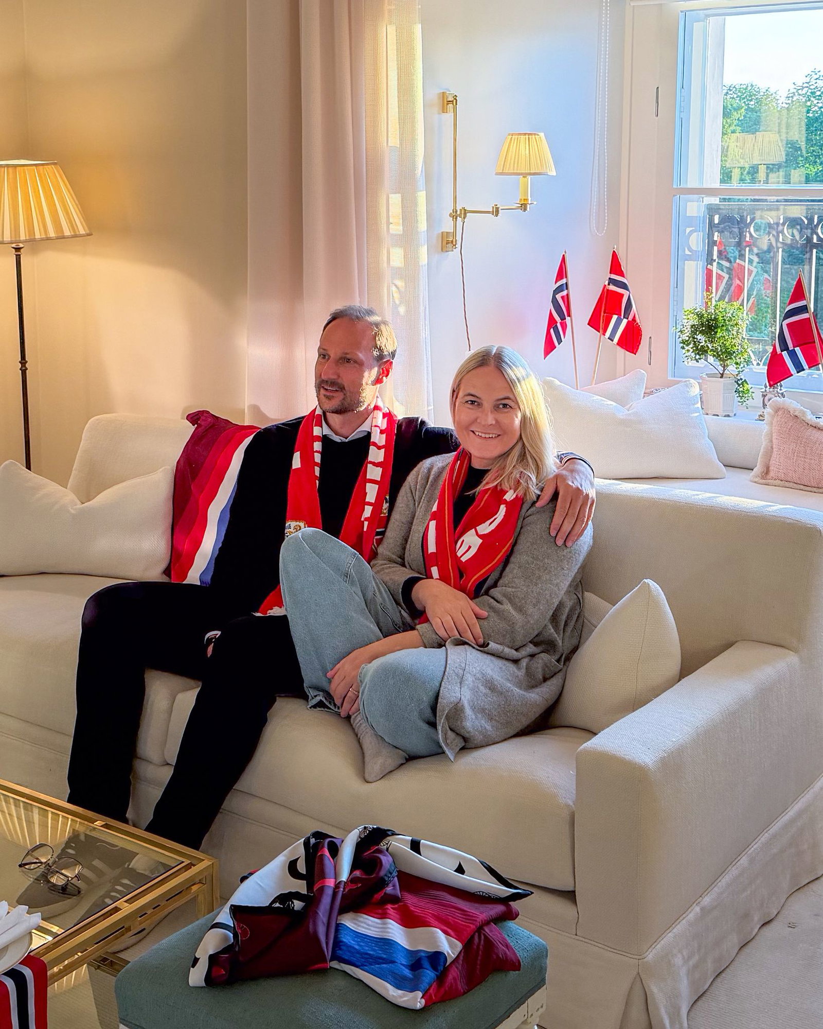 Dieses Bild von Mette-Marit und ihrem Mann, Kronprinz Haakon, postete das Königshaus bei Instagram.