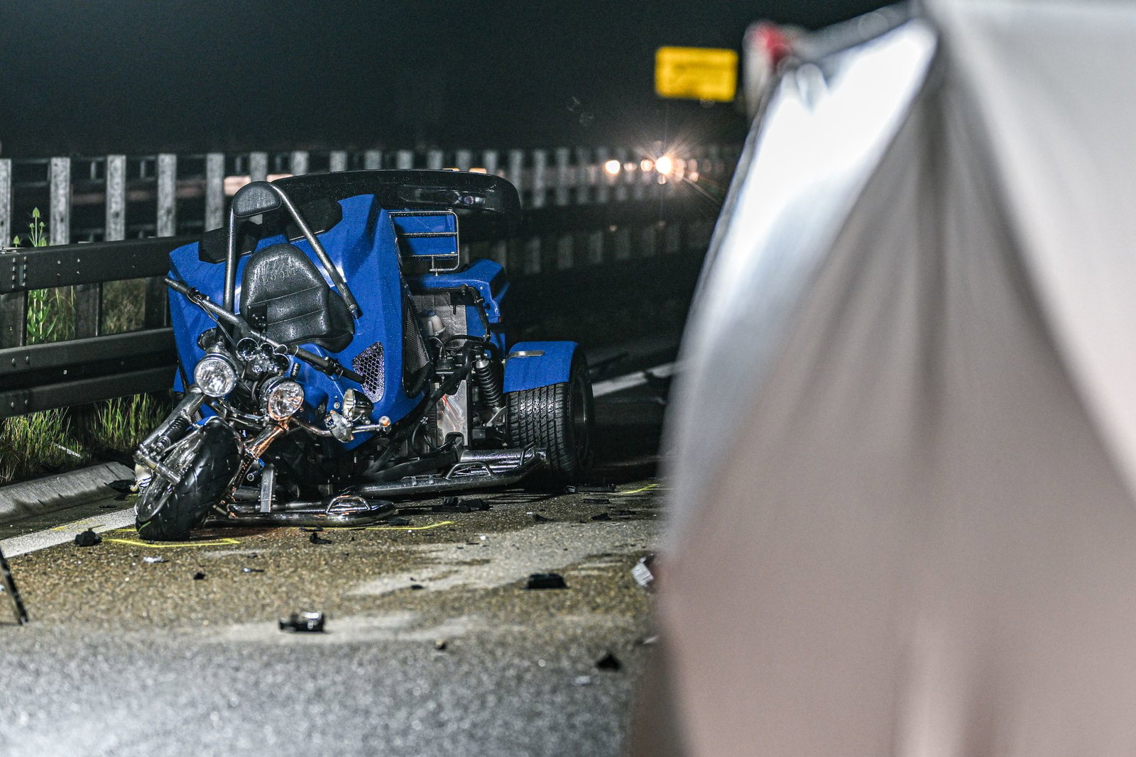 Die B29 wurde nach dem Unfall für mehrere Stunden gesperrt.