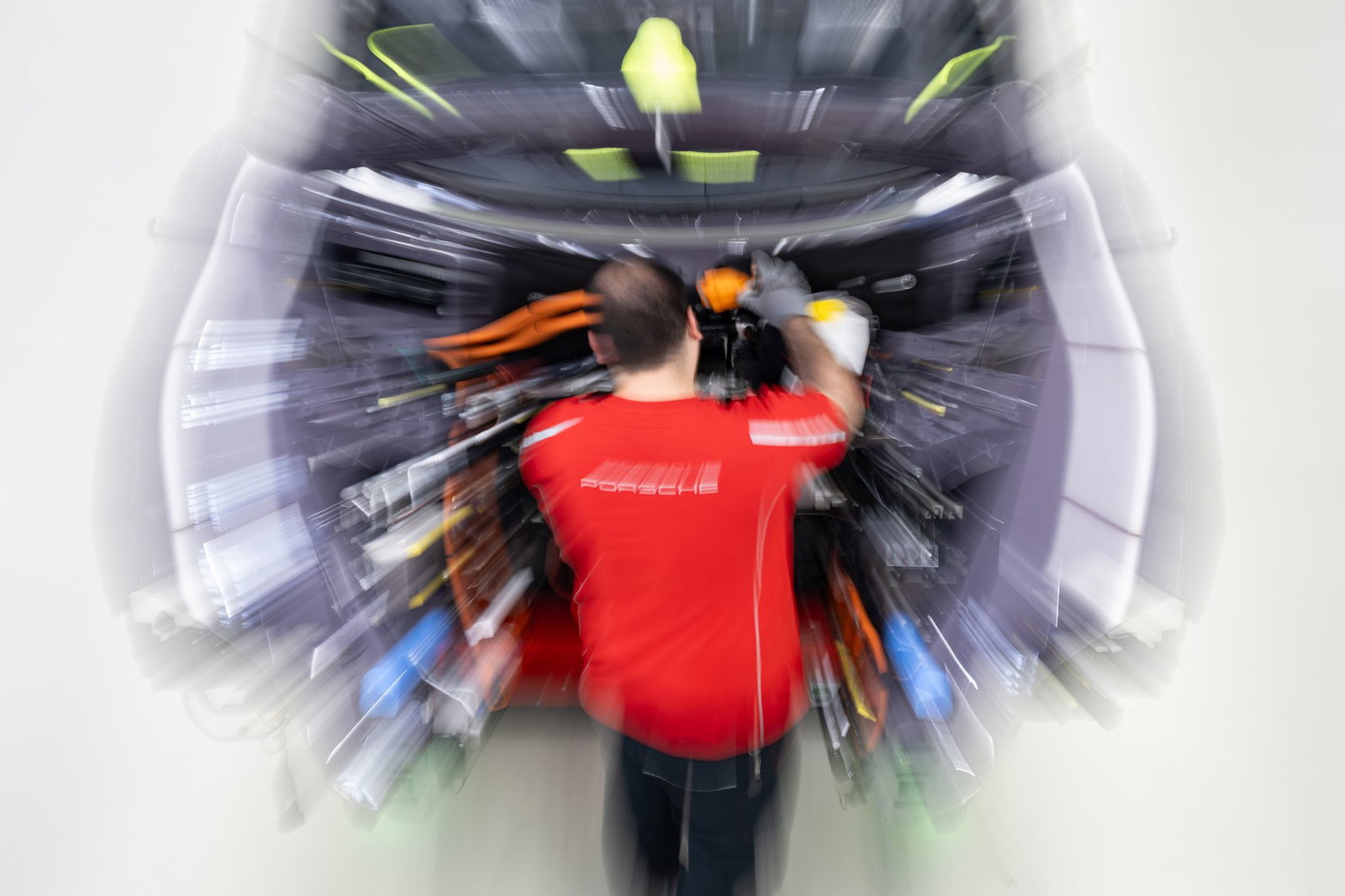 Bei Porsche sollen noch mehr Stellen wegfallen. (Archivbild)