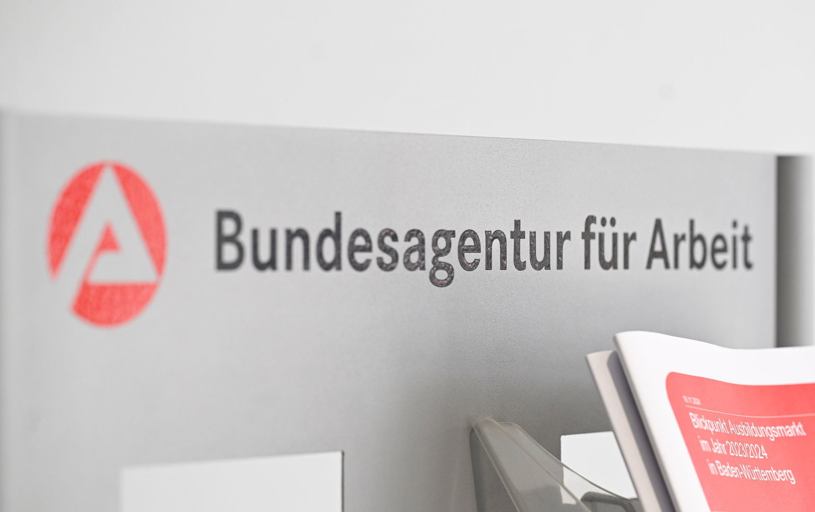 Im Juni ist die Zahl der Arbeitslosen leicht gesunken. (Archivbild)