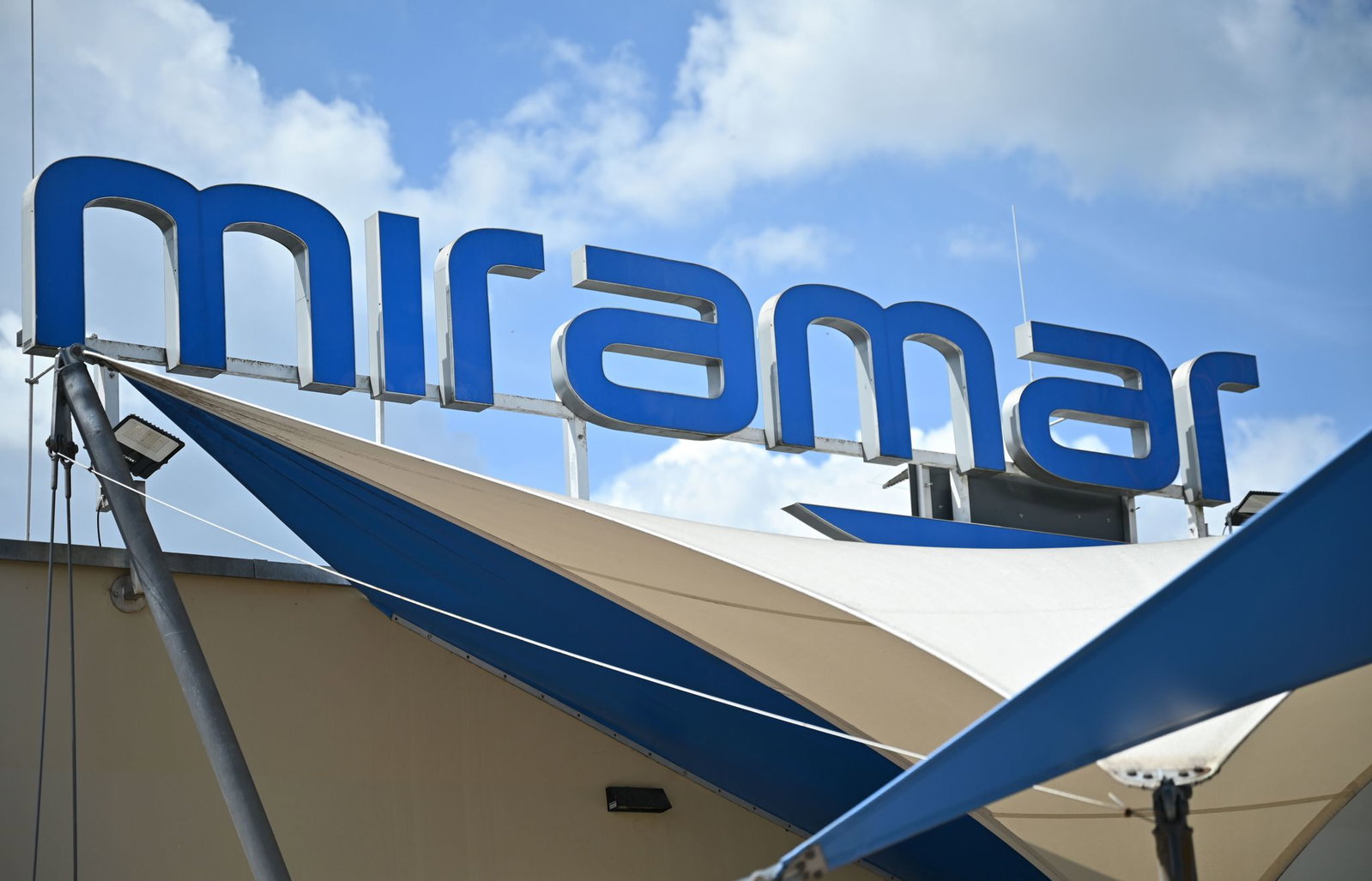 Eineinhalb Jahre nach dem Brand mit Millionenschaden wurde auch die Salz- und Kristalltherme des «Miramar» in Weinheim (Rhein-Neckar-Kreis) wiedereröffnet. (Archivbild)