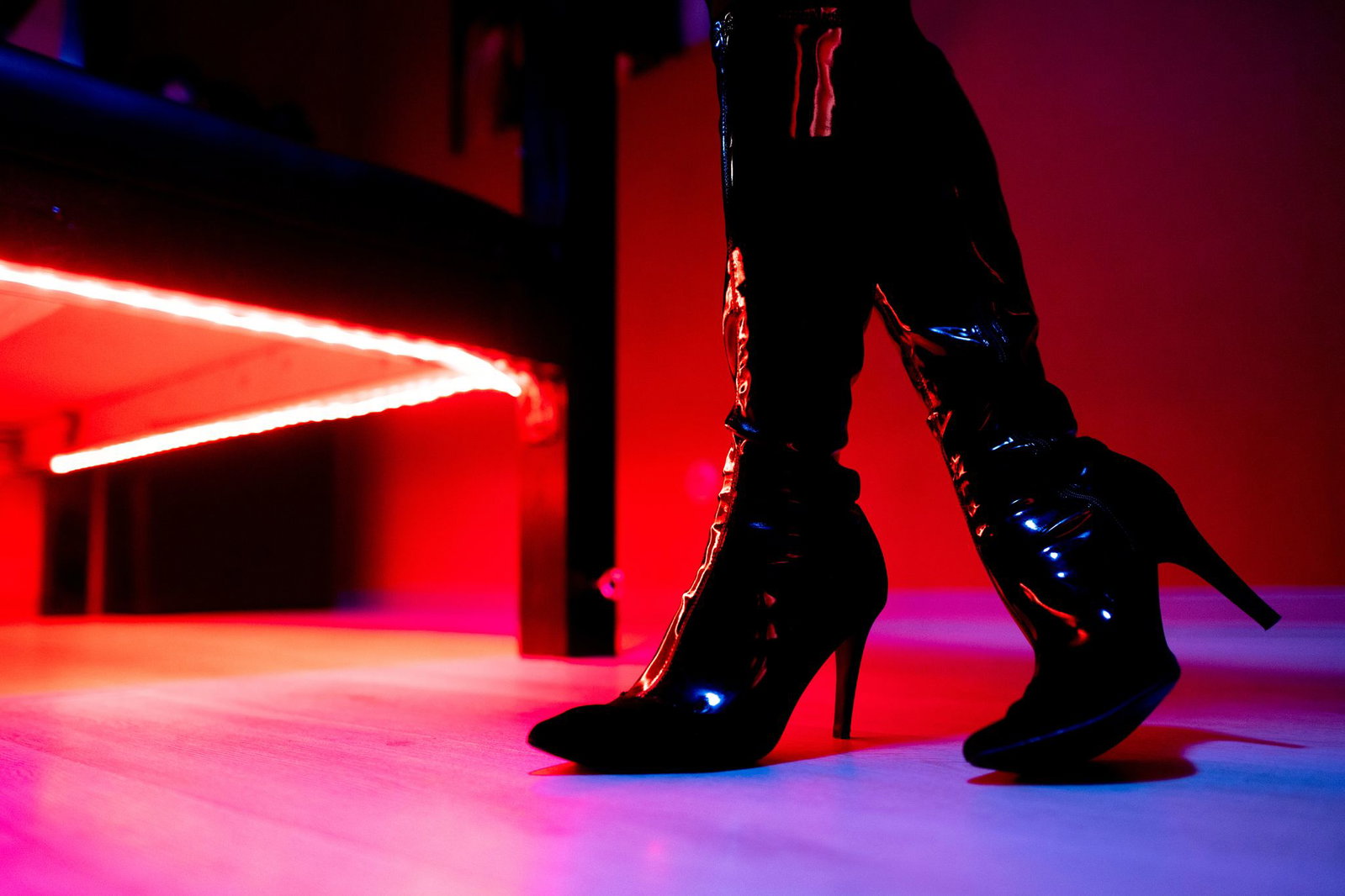 Nach Kontrollen wegen Prostitution soll ein Mannheimer Polizist zwei Frauen in einem Hotel zum Geschlechtsverkehr gedrängt haben. (Symbolbild)