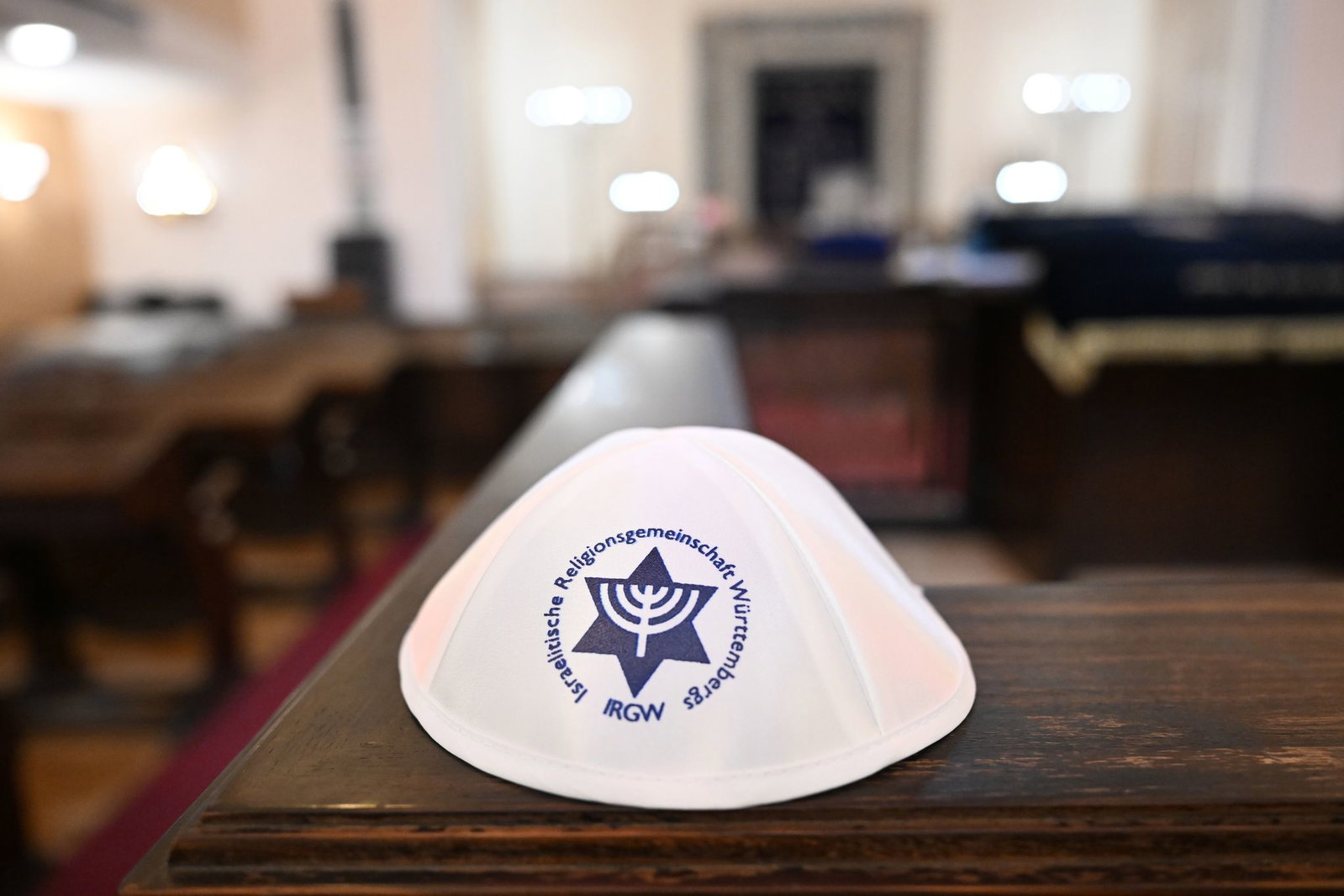 Weil er eine Kippa trug, wurde ein Mann in Reutlingen auf der Straße angefeindet. 