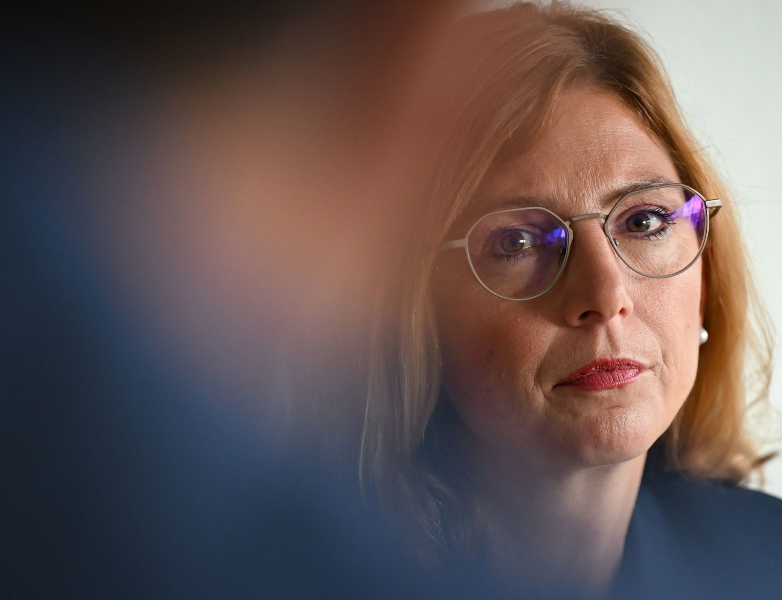 Rheinland-Pfalz wird trotz der Einstellung des Projektes den Kampf gegen Extremismus entschieden fortführen, versichert Familienministerin Sabine Bätzing-Lichtenthäler (SPD). (Archivbild)