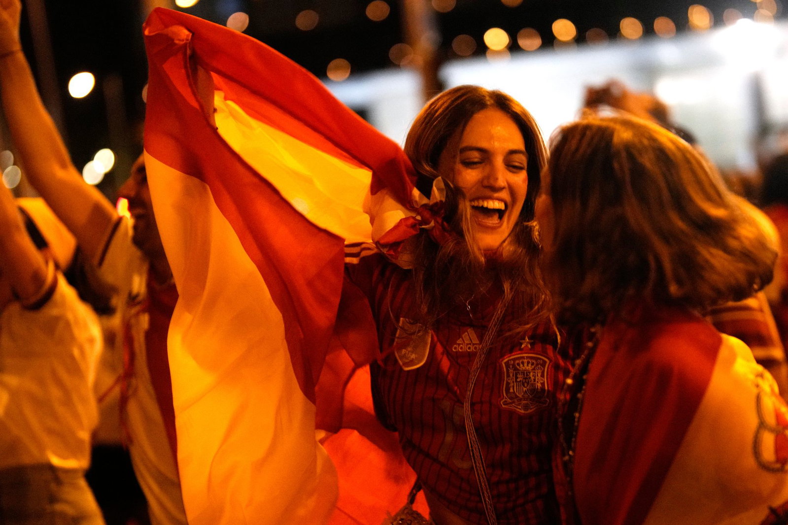 Der Jubel auf den Straßen der spanischen Hauptstadt Madrid unmittelbar nach dem Sieg bei der WM in Kanada, Mexiko und den USA am Sonntagabend gab schon einen Vorgeschmack auf die Riesenfeier nach der Rückkehr der Nationalelf in die Heimat. 
