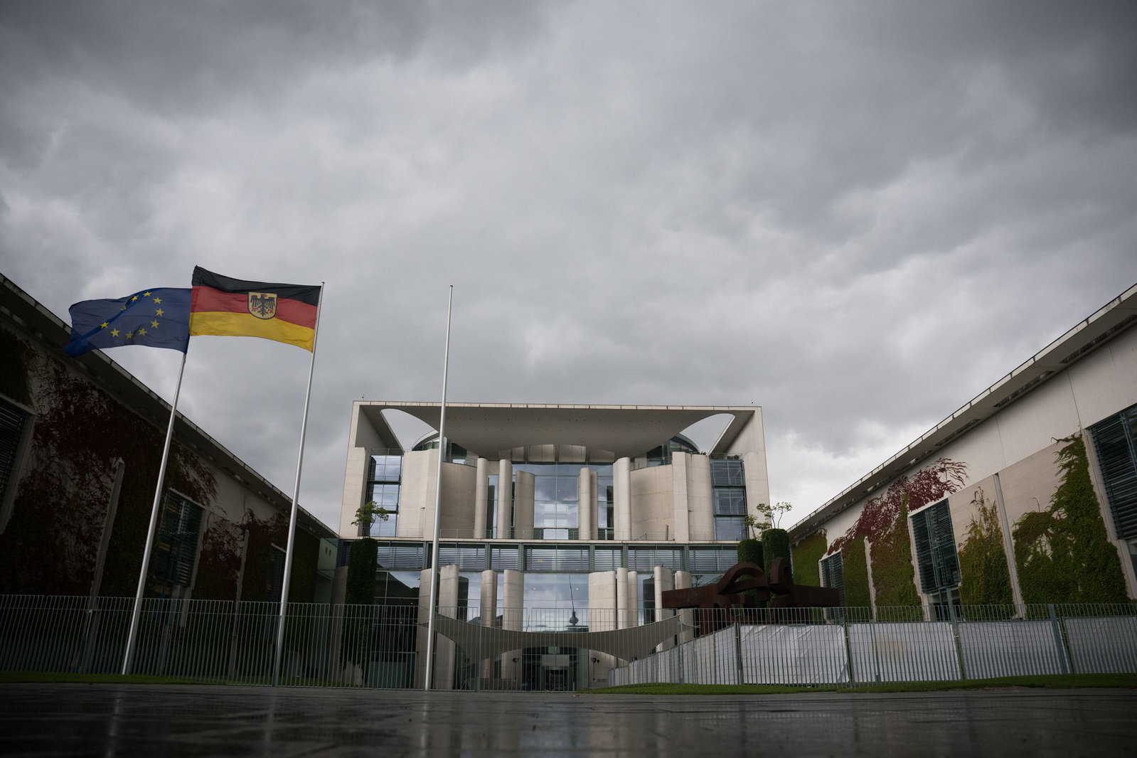 Dunkle Wolken ziehen über das Bundeskanzleramt. (Archivbild)