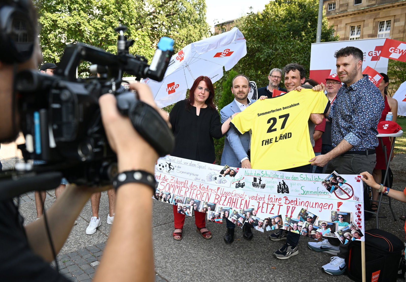 Die GEW sieht Entlassungen von Referendaren über die Sommerferien als Standortnachteil.