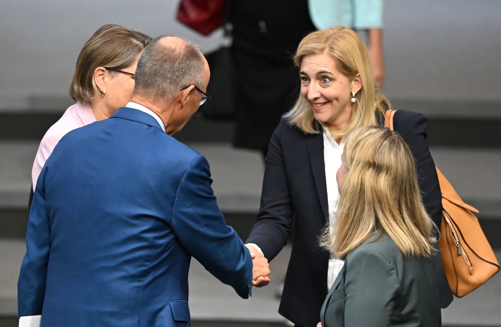 Gesundheitsministerin Warken machte deutlich, dass Vergütungen weiter steigen können. (Archivbild) 