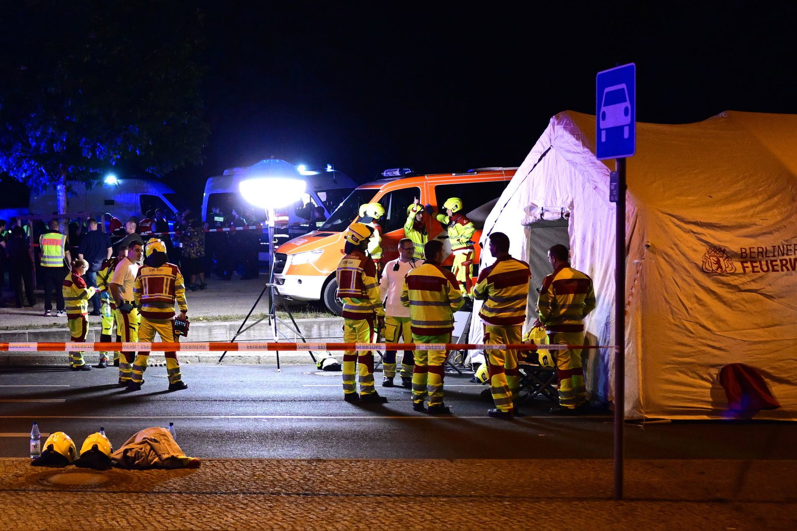 Zahlreiche Einsatzkräfte waren in der Nacht in Berlin im Einsatz. 