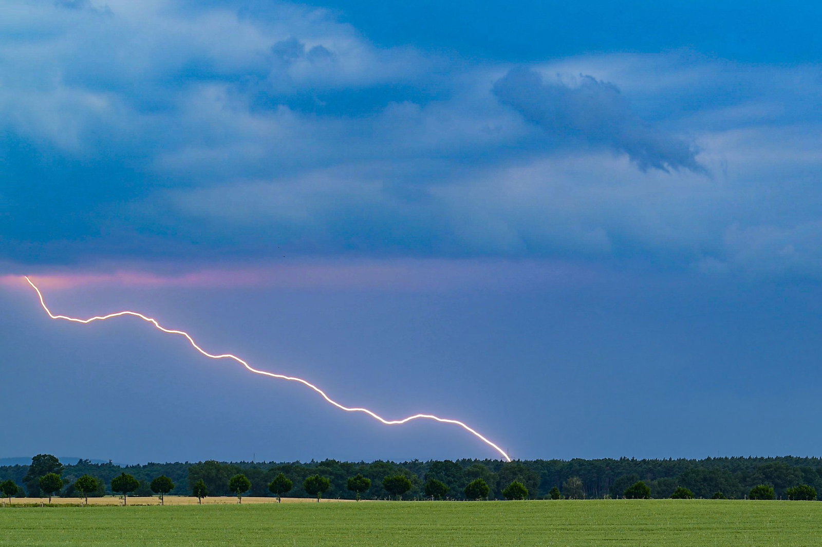 Der Deutsche Wetterdienst warnt vor heftigen Gewittern in Rheinland-Pfalz. (Symbolbild)