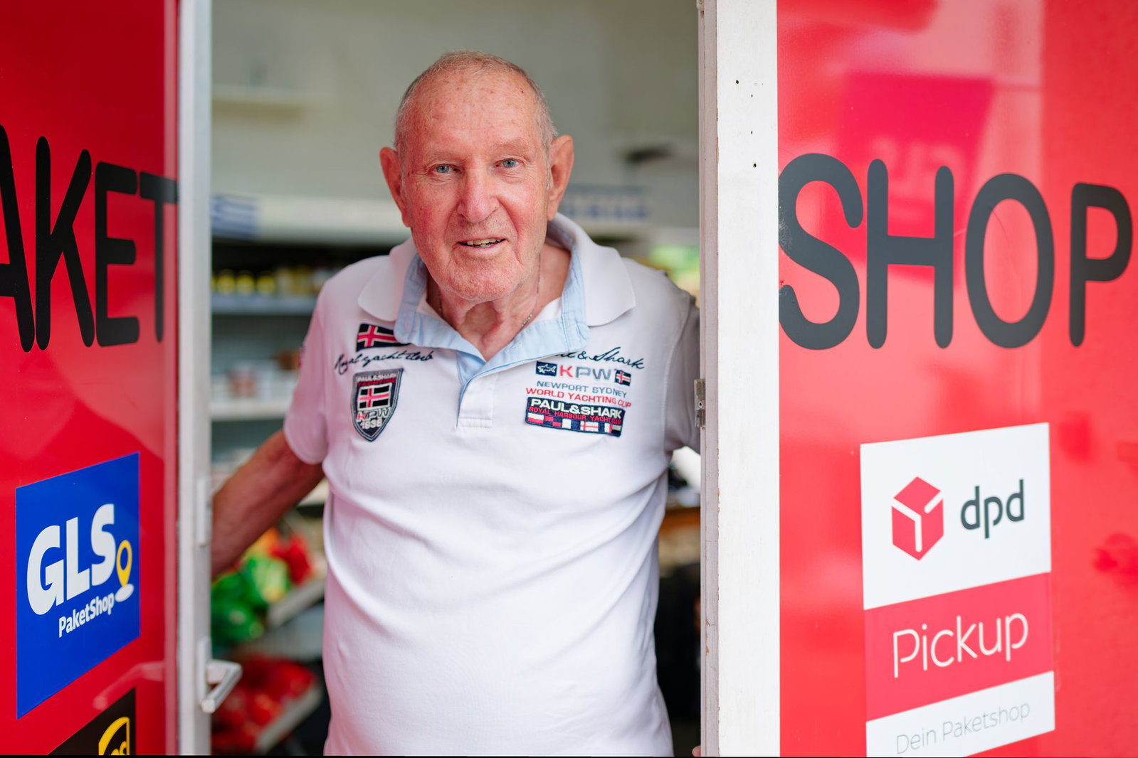 Christian Lange in Wiesenbach (Rhein-Neckar-Kreis) hat mit 83 Jahren einen Paketshop aufgemacht. 