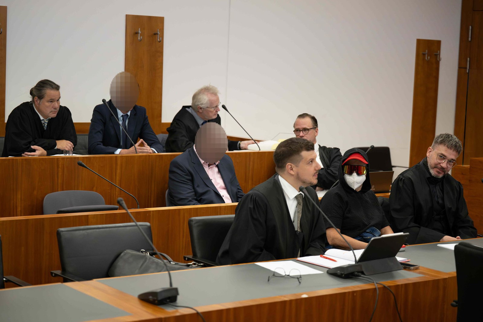 Den Angeklagten wird unter anderem elffache fahrlässige Tötung vorgeworfen.