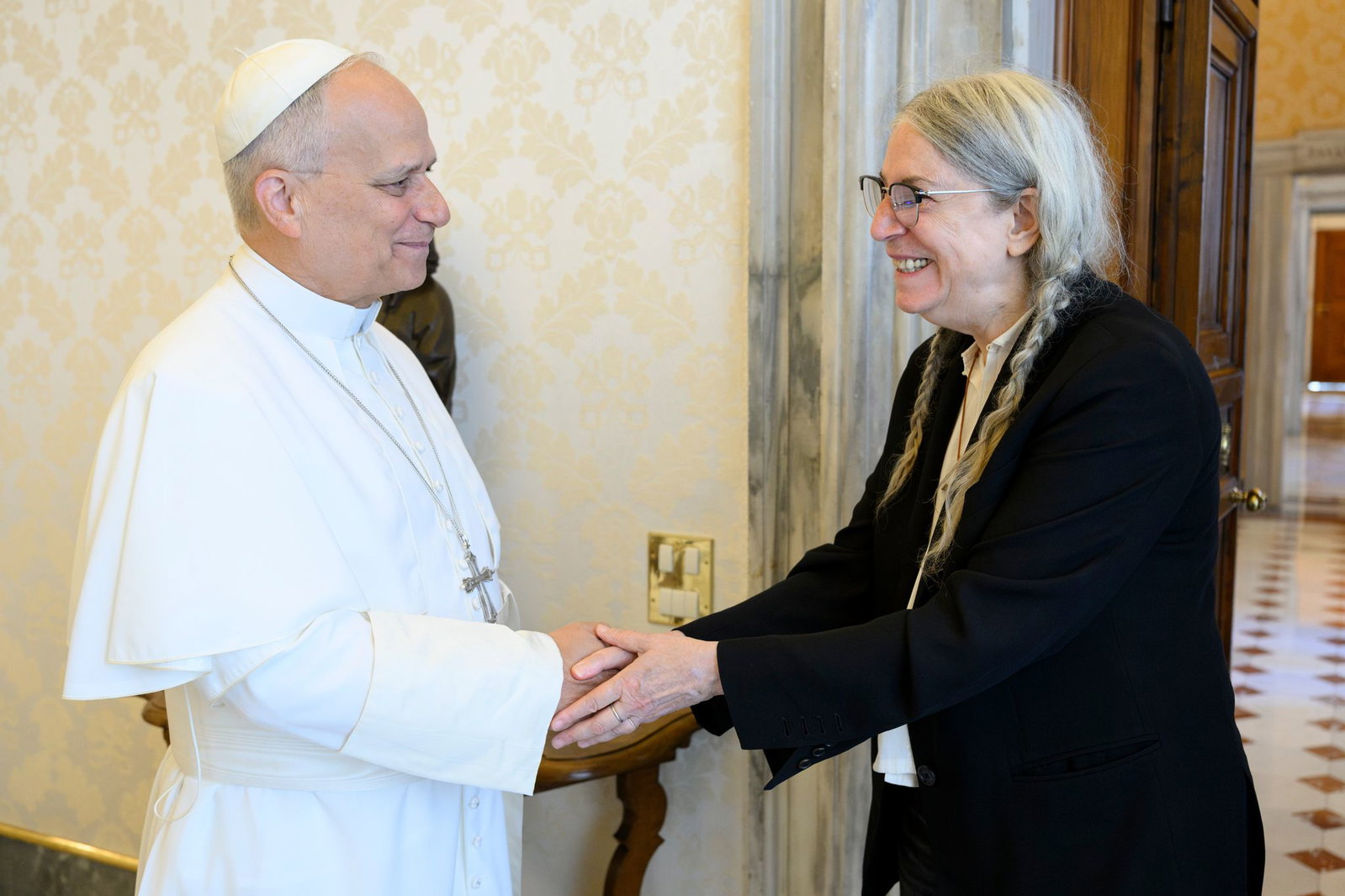Papst trifft auf Punk: US-Papst Leo XIV. empfängt Patti Smith im Vatikan.