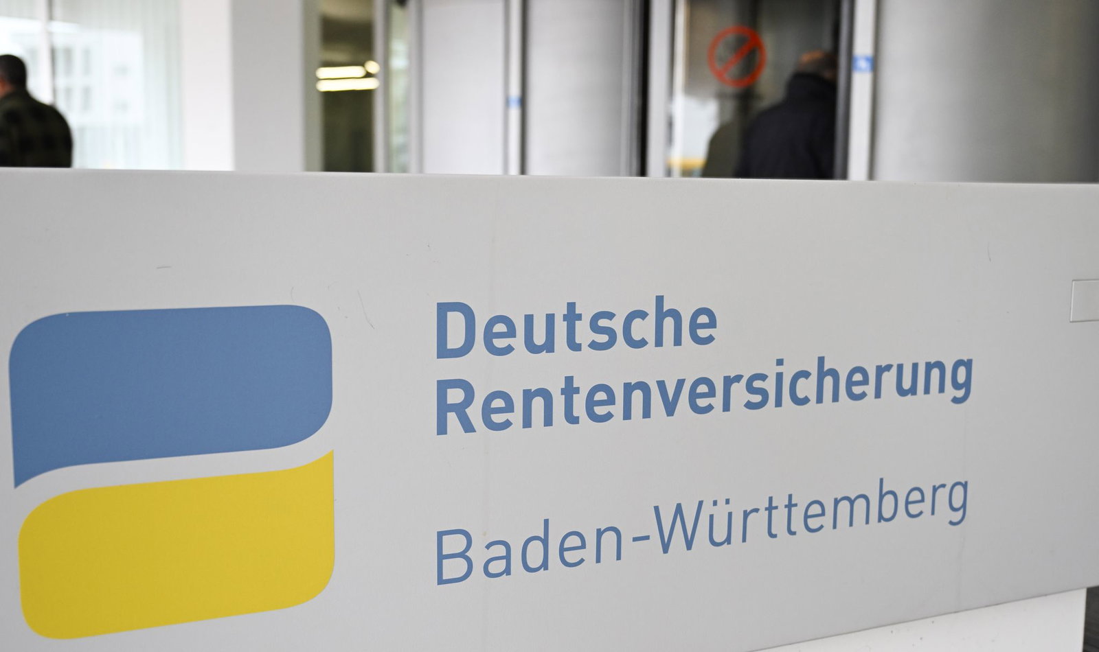 Die Deutsche Rentenversicherung Baden-Württemberg warnt vor gefälschten E-Mails. (Symbolbild)