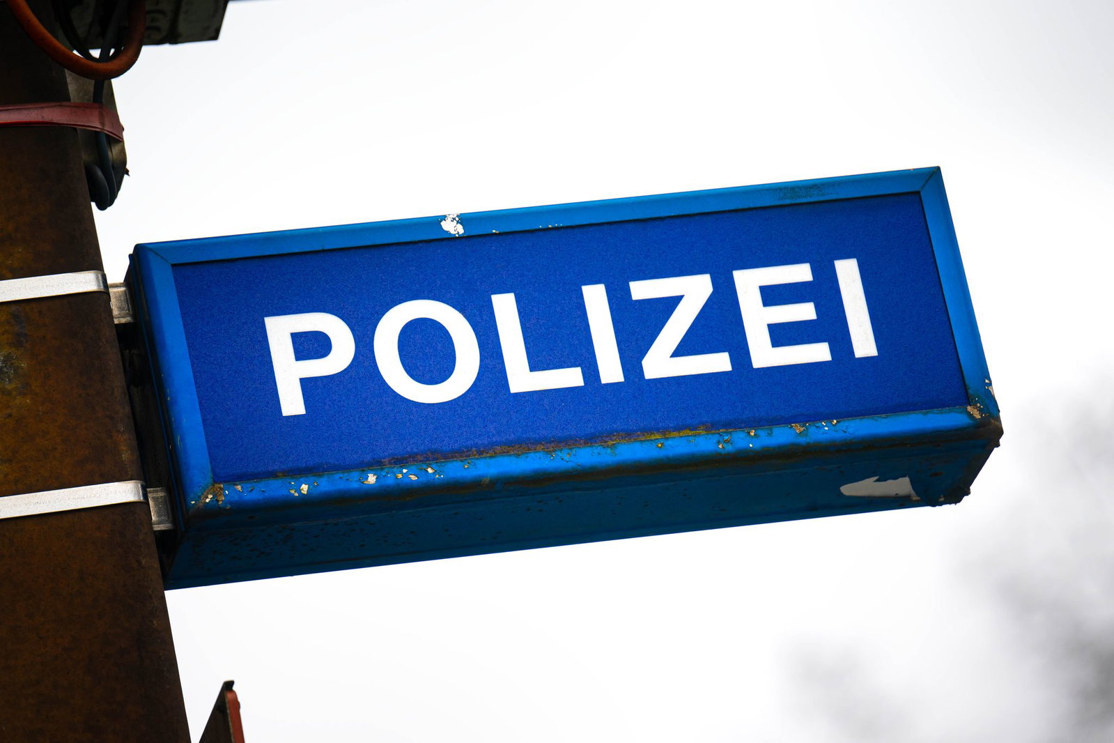 Die Polizei sucht Zeugen, um den Mann zu identifizieren. (Symbolbild)