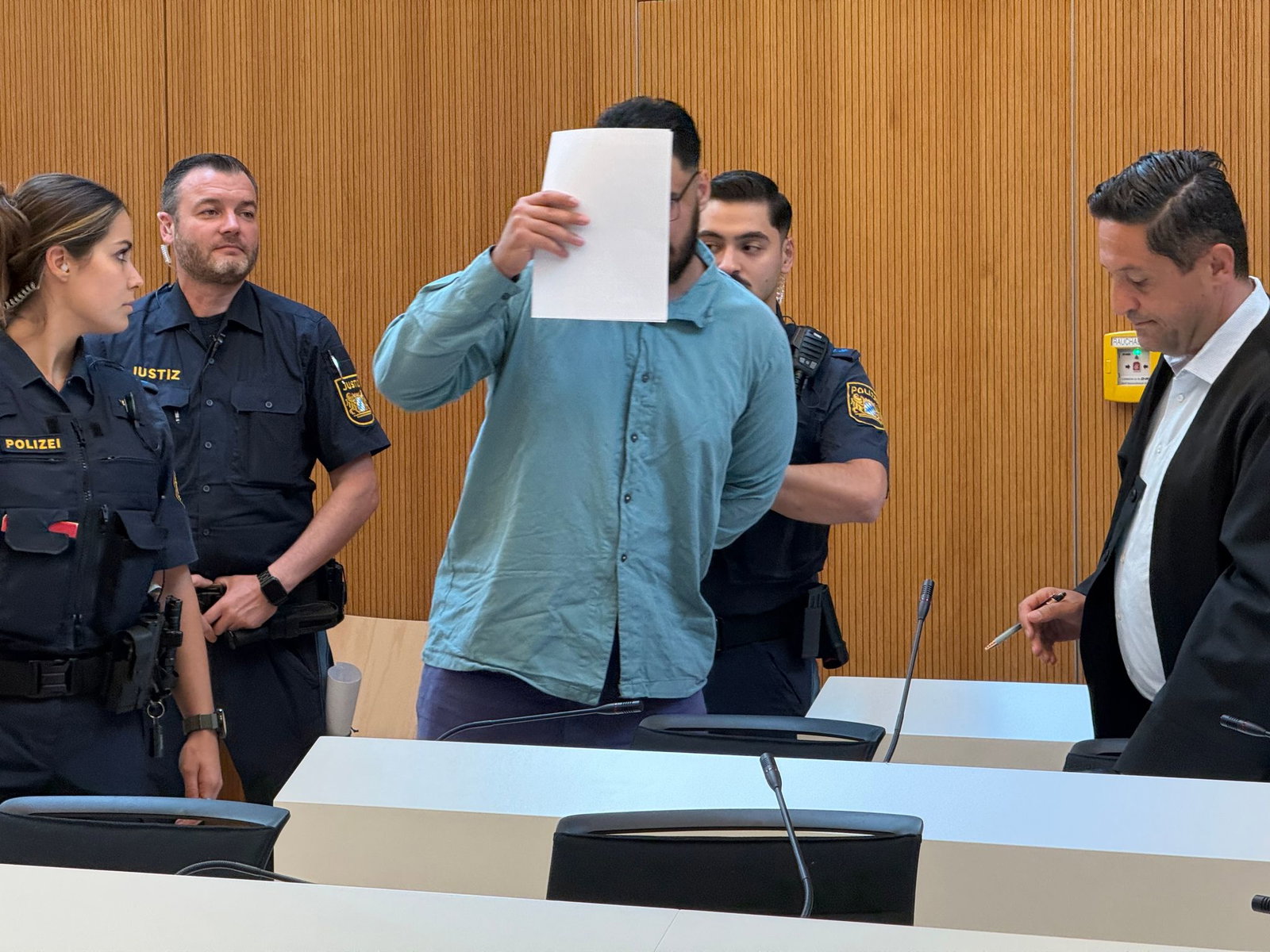 Der 25-Jährige vor dem Oberlandesgericht München (Archivbild)
