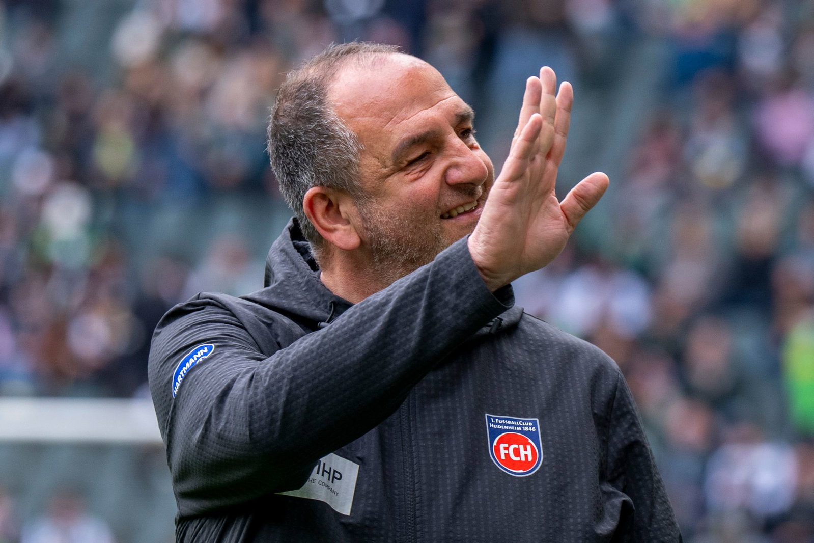 Verabschiedet sich Frank Schmidt als Heidenheimer Coach? Es geht in seine «mutmaßlich» letzte Saison. (Archivbild)