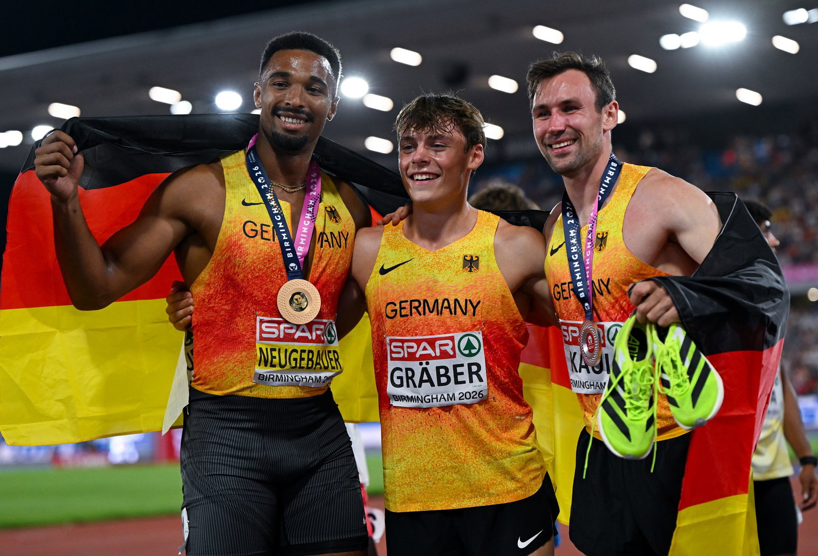 Das deutsche Zehnkampf-Trio Leo Neugebauer (l-r), Amadeus Gräber und Niklas Kaul nach dem spannenden EM-Zehnkampf.