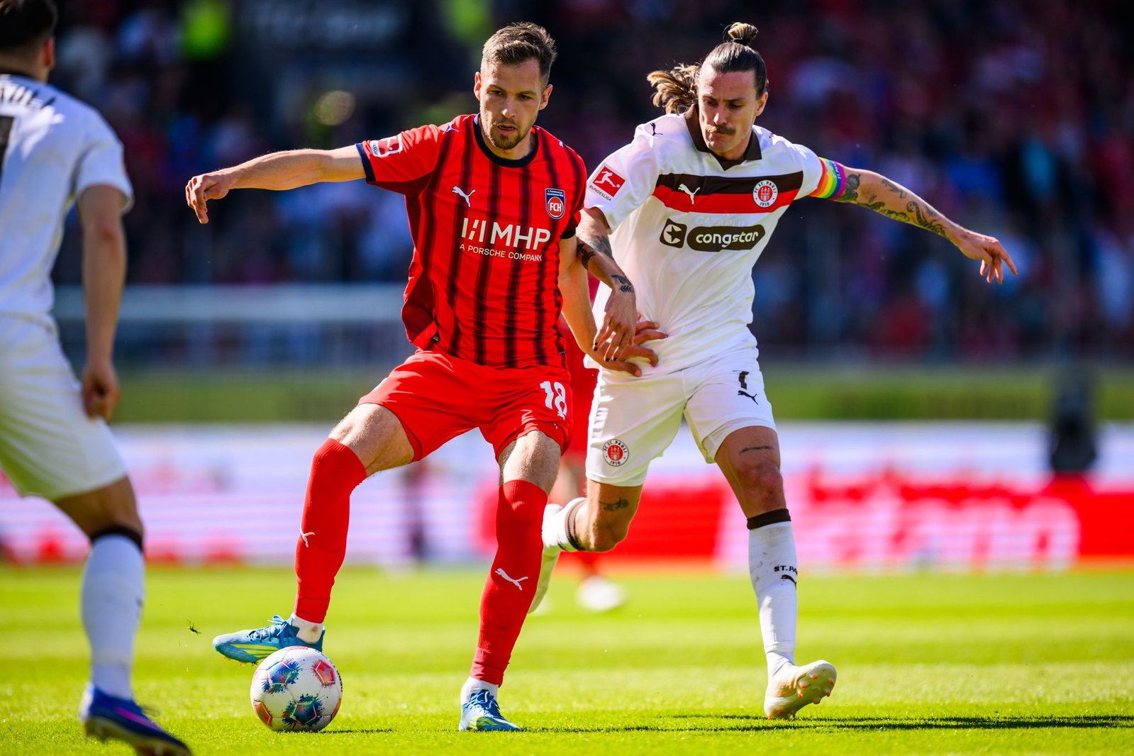 Marvin Pieringer (l) wechselt zum Bundesliga-Aufsteiger SC Paderborn. (Archivfoto)