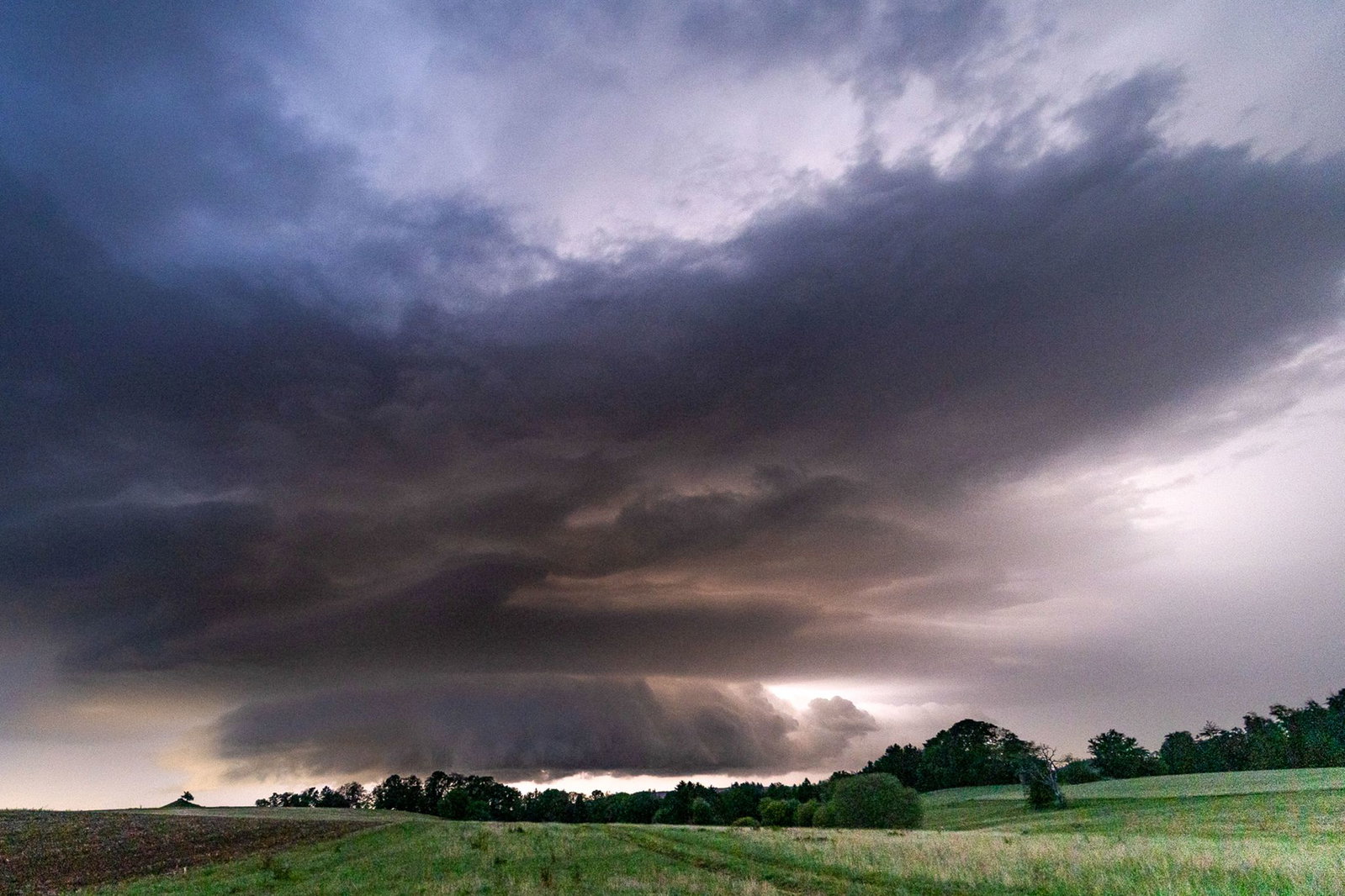 Schwere Gewitter drohen. 