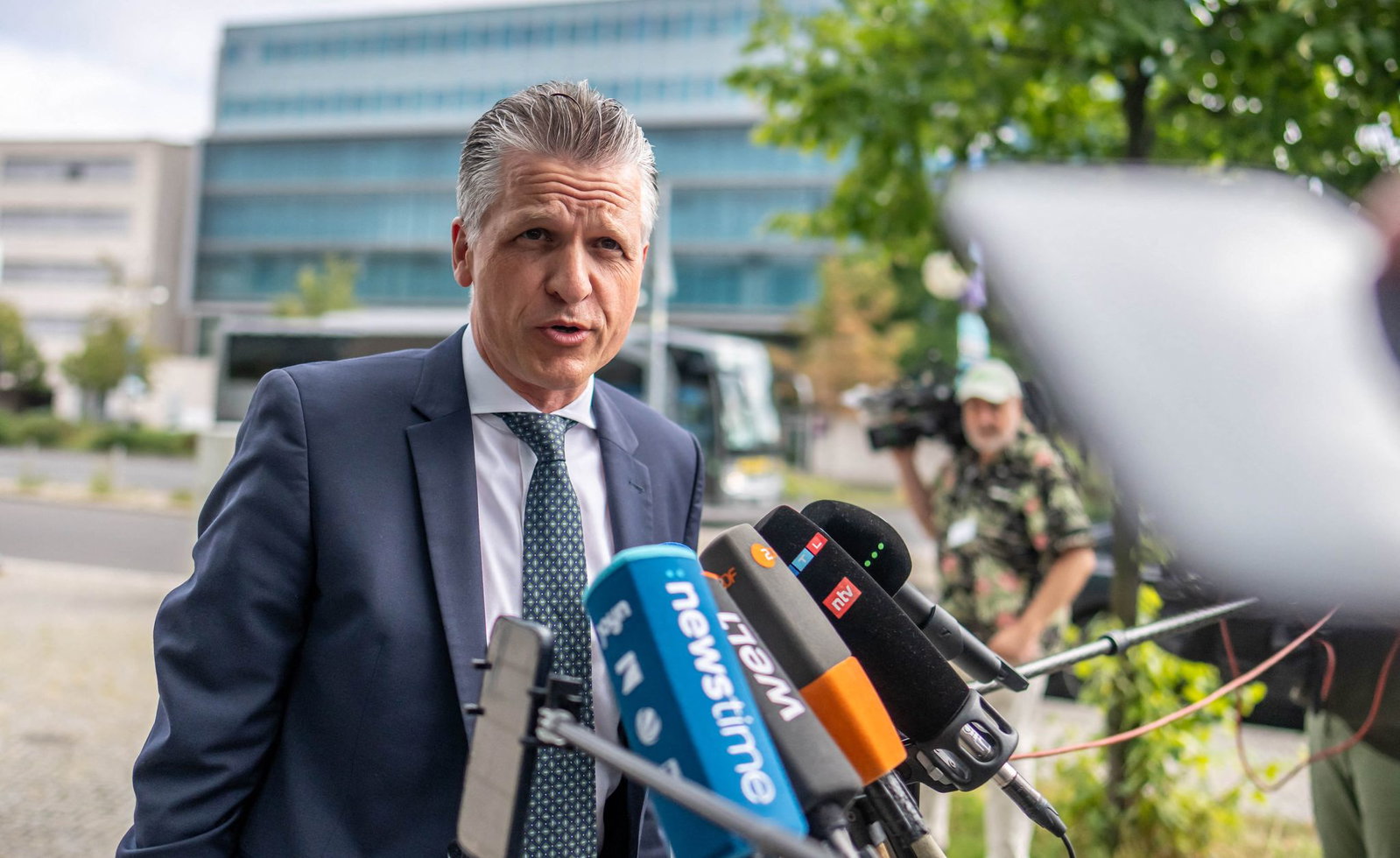 Unionsfraktionschef Thorsten Frei (CDU) äußert sich vor einer Sitzung des Präsidiums seiner Partei in Berlin.
