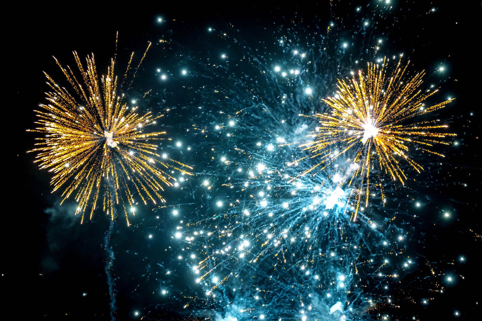Das Risiko eines Brandes durch Feuerwerk ist vielerorts zu hoch. (Symbolbild)