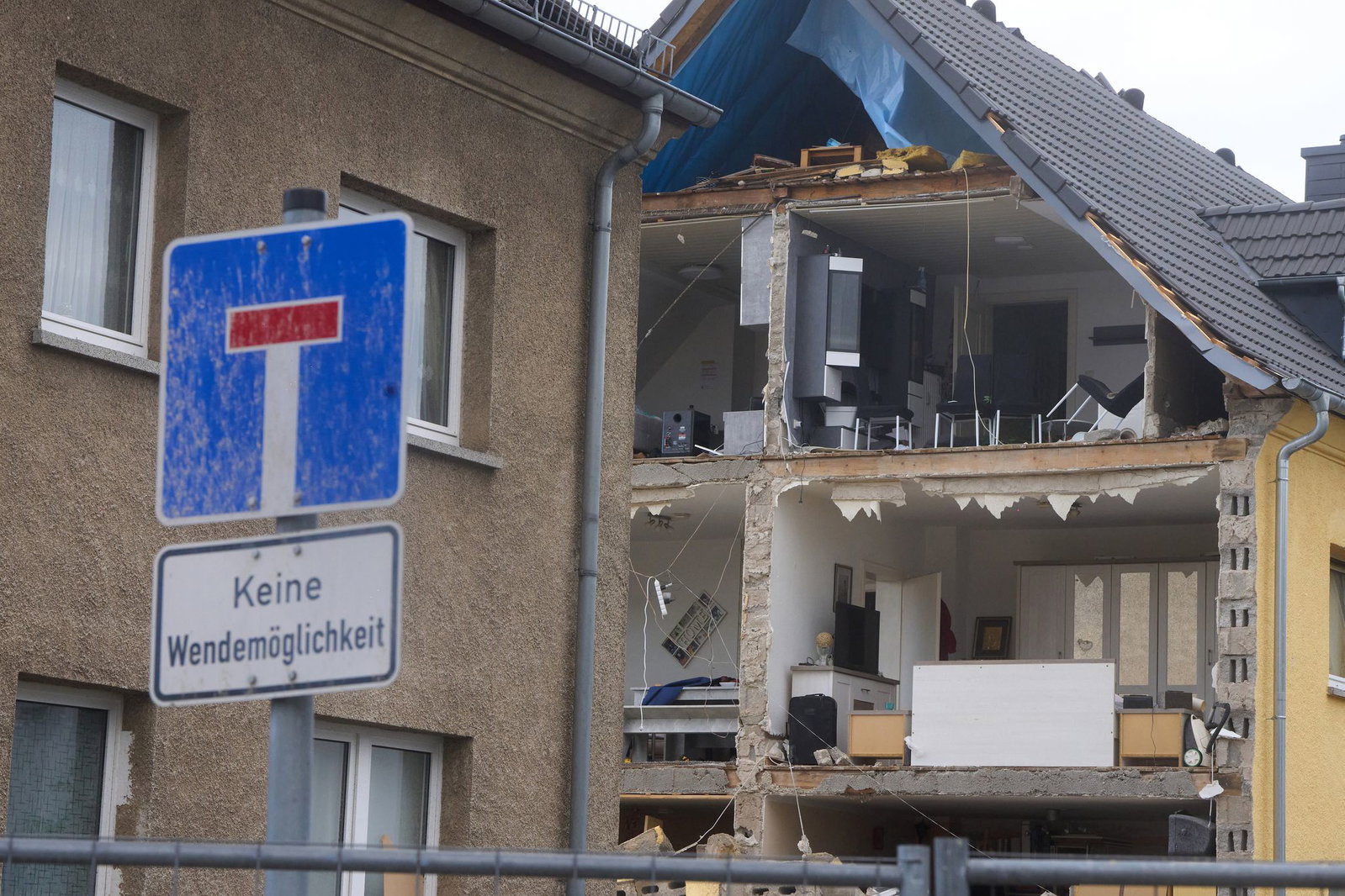 «Das ging fünf Minuten ungefähr, dann ist hier der ganze Schutt durch die Gegend geflogen», sagt ein Anwohner.
