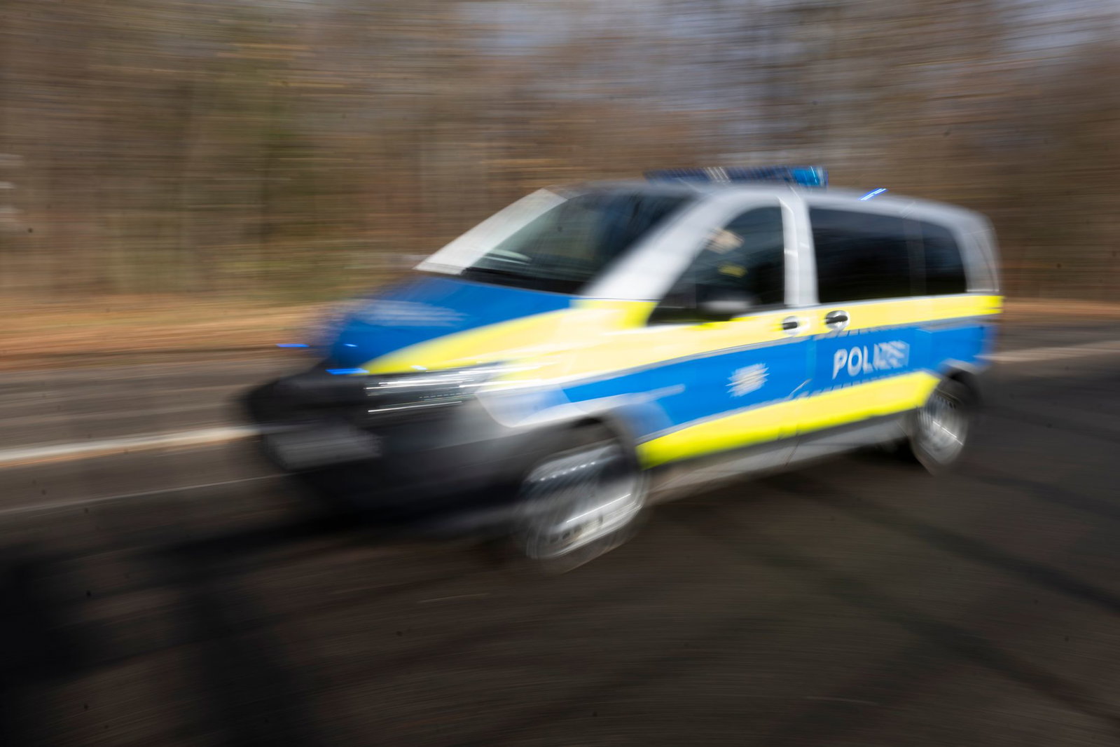 Auf der Flucht vor der Polizei verunglückte der 17-Jährige. (Symbolbild)