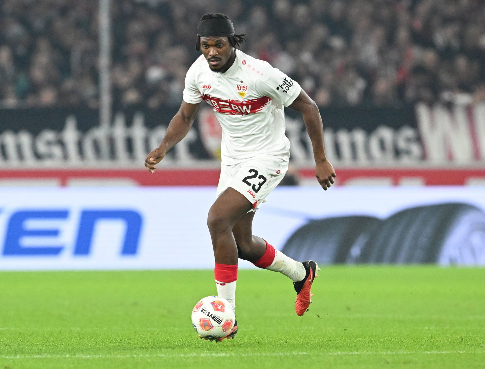 Dan-Axel Zagadou fehlt den Schwaben erneut wochenlang. (Archivbild)