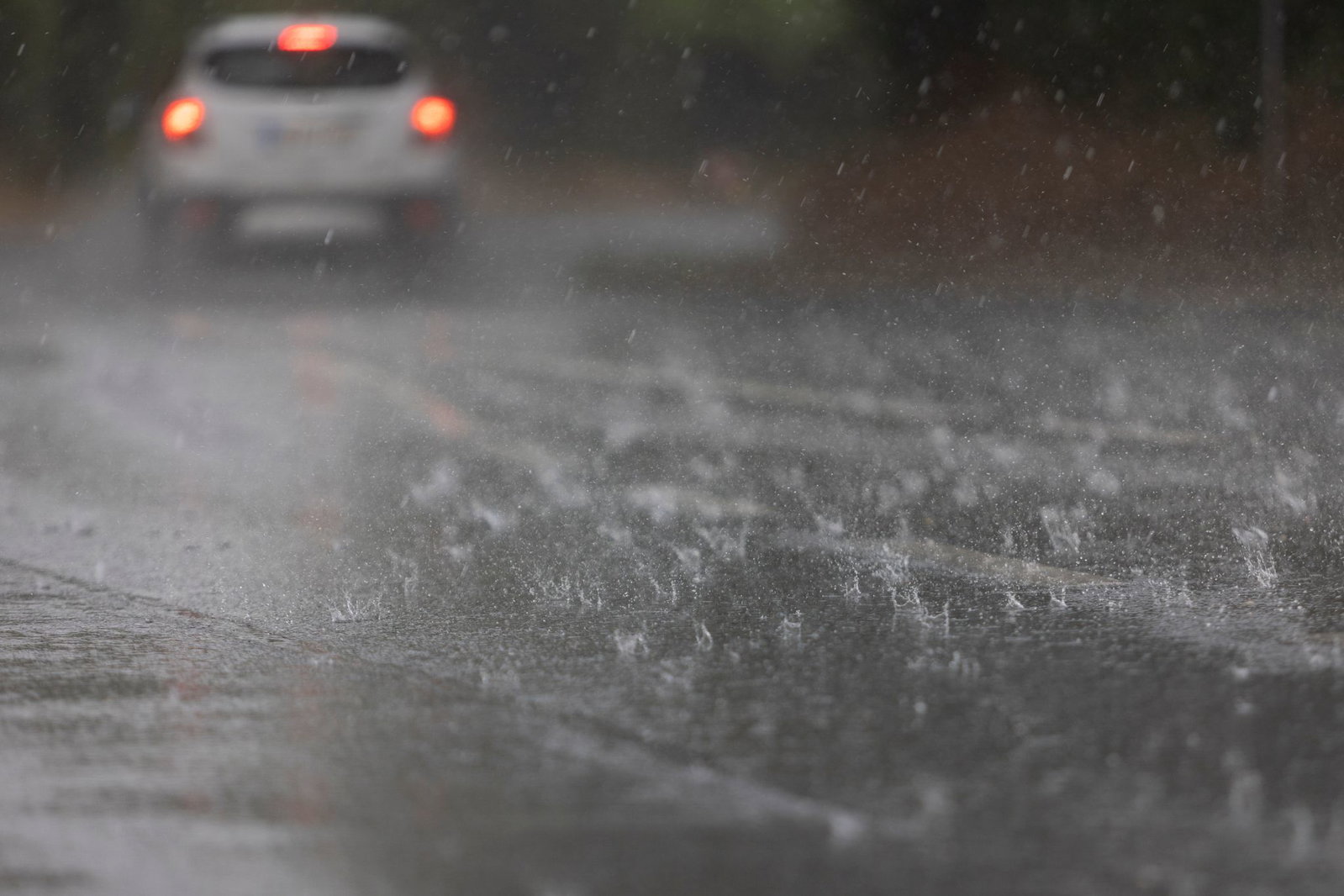 Bis Freitagabend hält Gewitter- und Unwetterrisiko an. (Symbolbild)