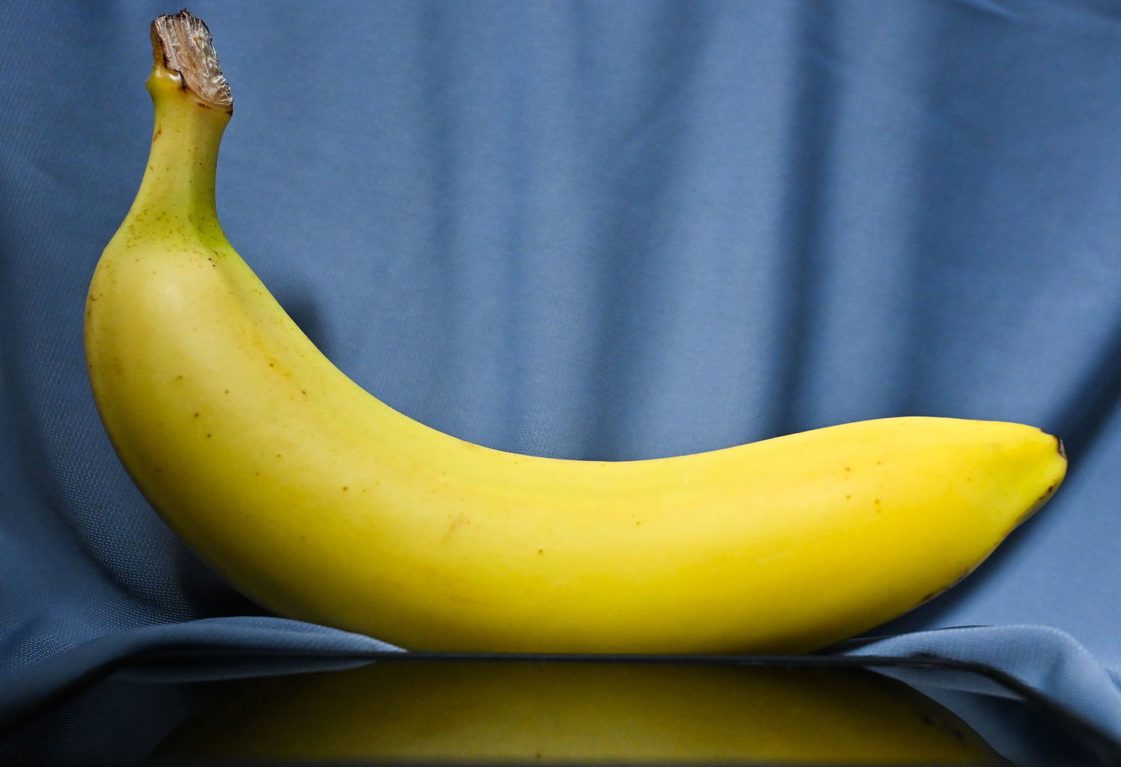 Ein Mann hat in einem Supermarkt nach Bananen gegriffen – und dann einen Schmerz gespürt. (Symbolbild)