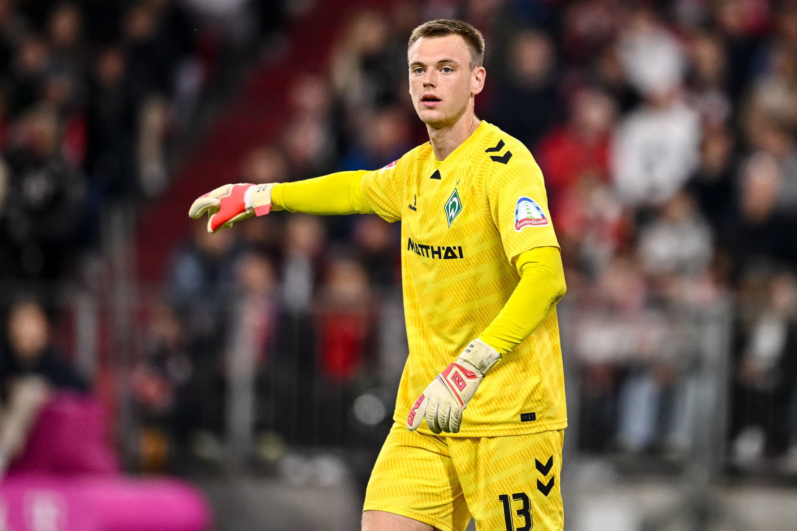 Karl Hein geht als Stammtorwart in die neue Werder-Saison. (Archivbild)