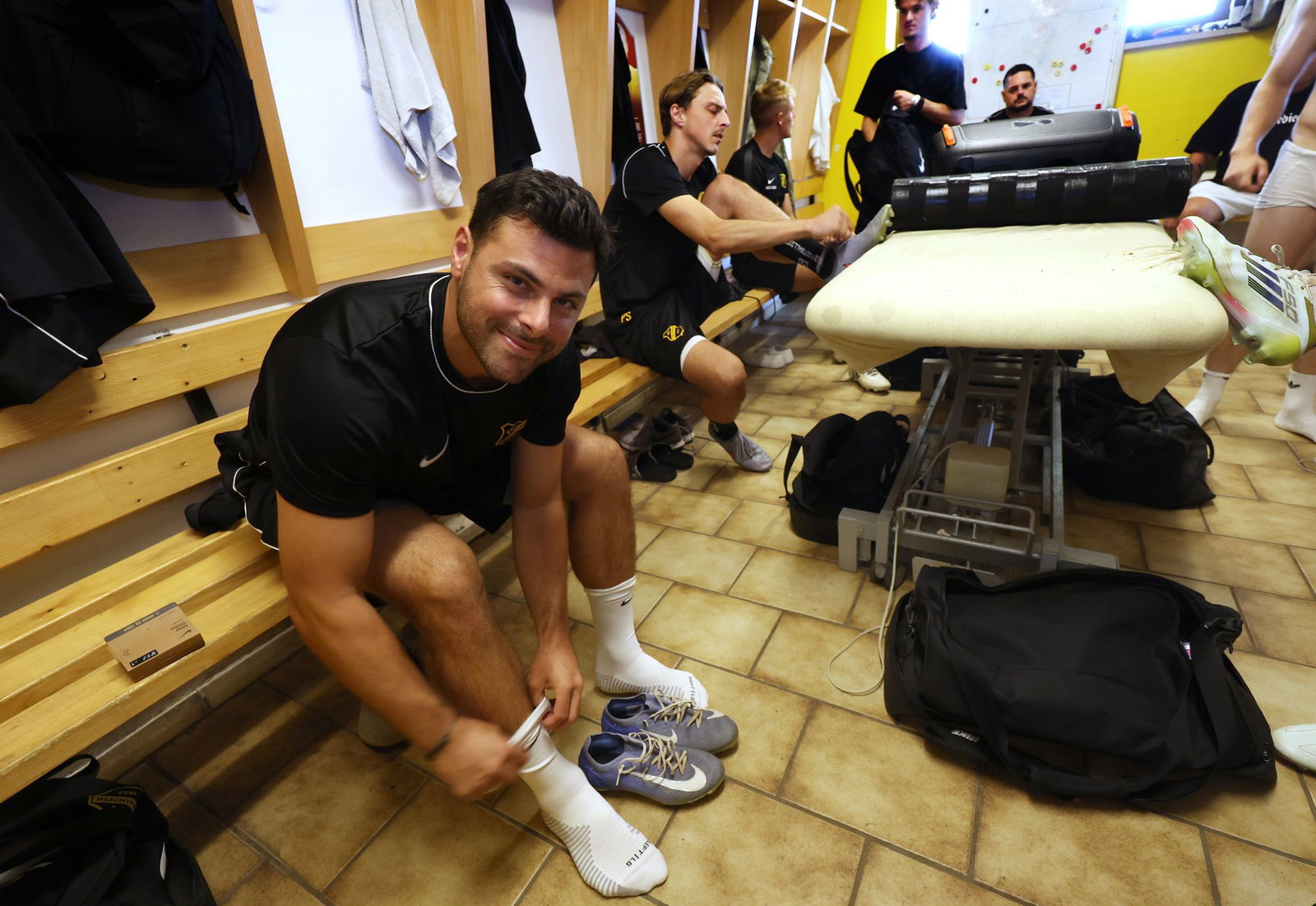 Amateurfußball statt Champions League: Kevin Volland in der Kabine seines Heimatvereins FC Thalhofen.