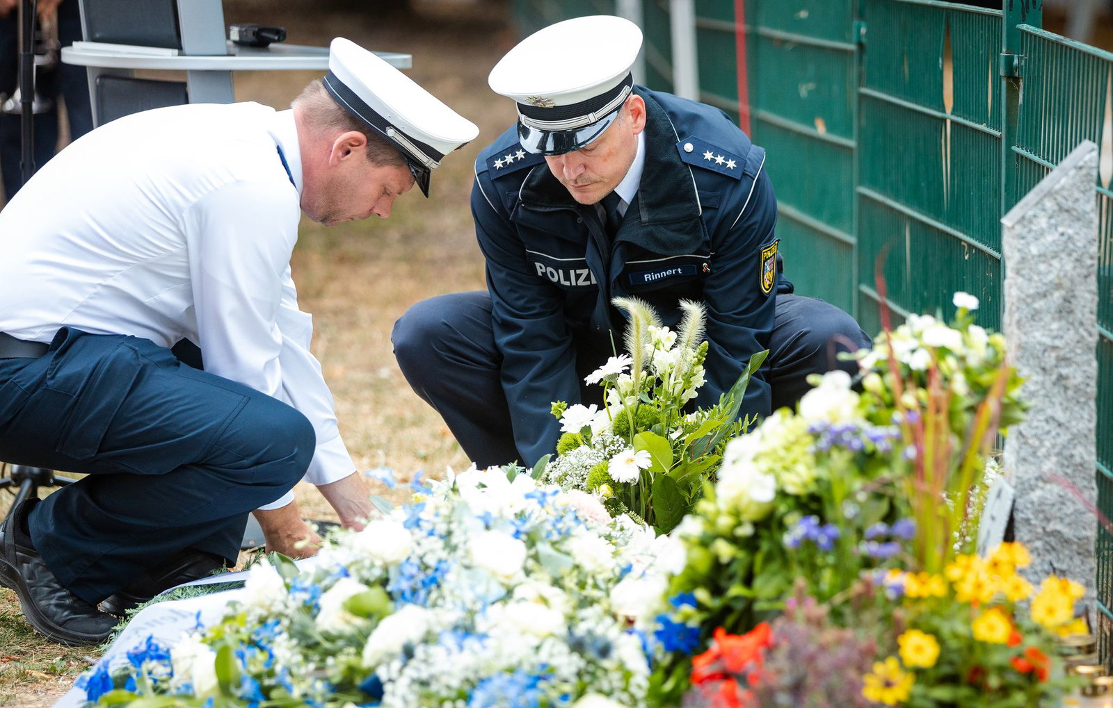 Hessens Innenminister erinnerte auch an den vor einem Jahr im Dienst getöteten saarländischen Polizisten Simon Bohr. 