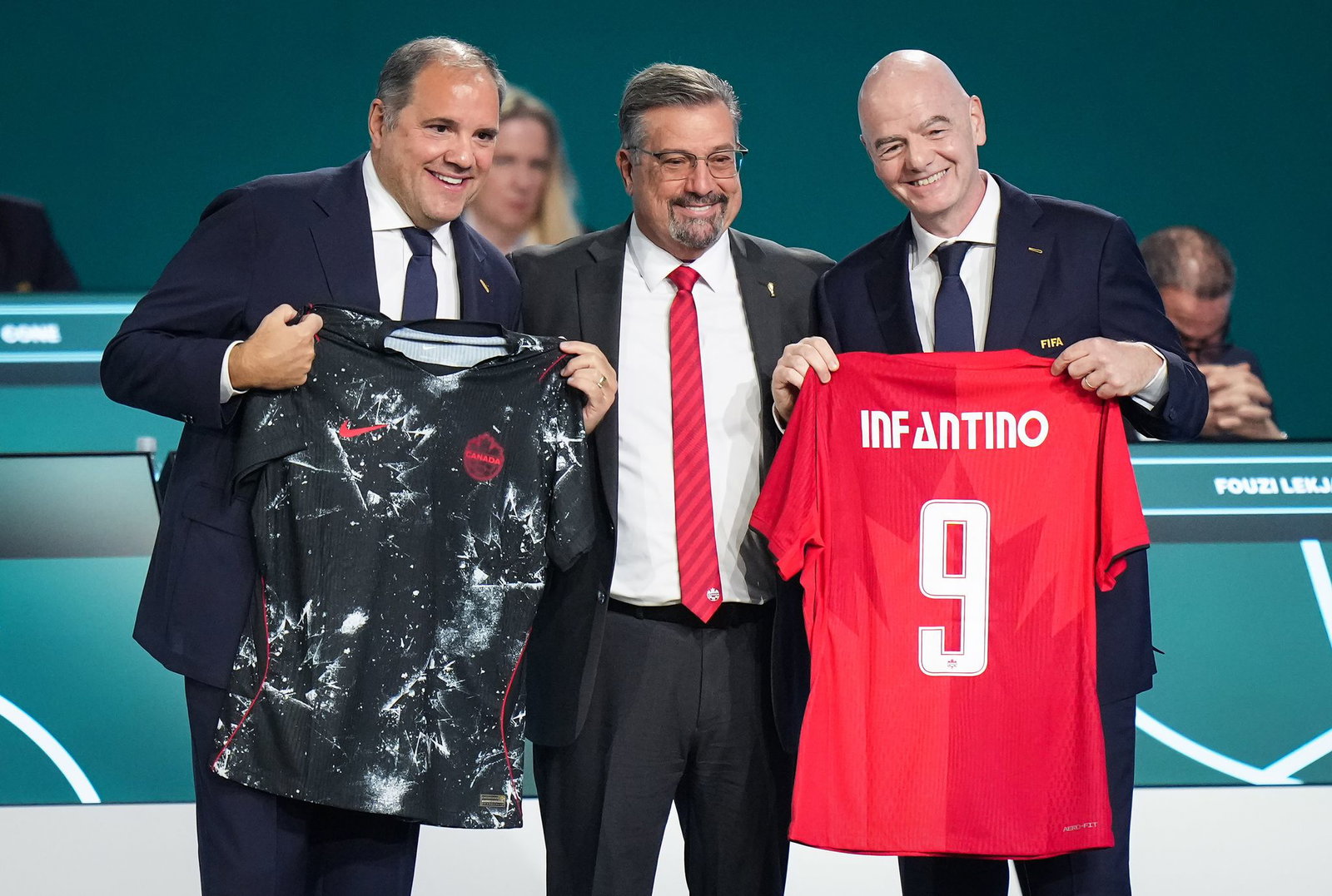 Montagliani (l.) und Infantino (r.) könnten zu Rivalen werden. (Archivbild)